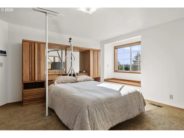 Primary Bedroom-Upper