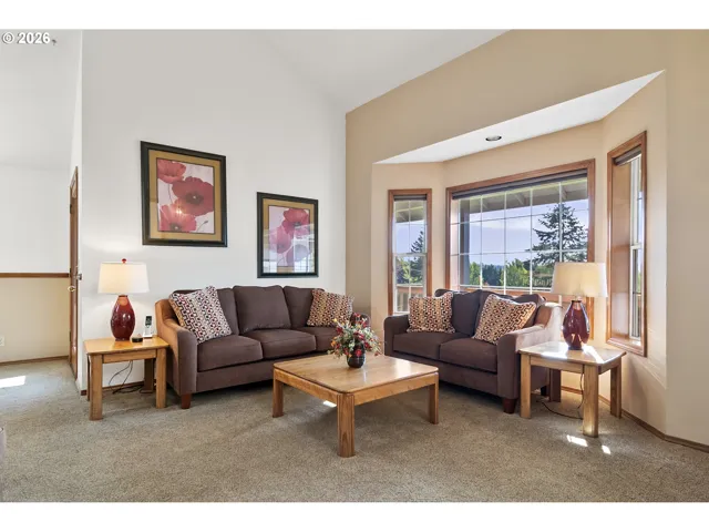Living Room-Vaulted Ceilings