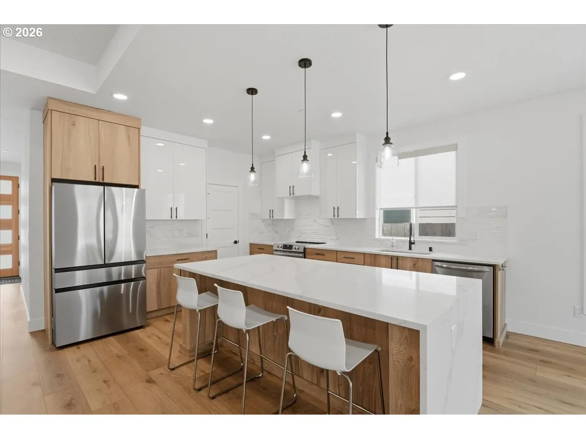 Kitchen-Breakfast Bar