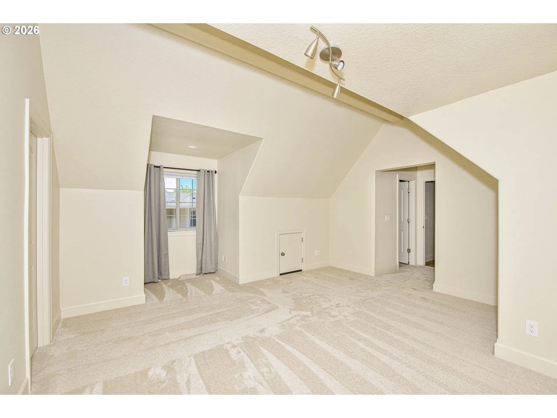 Bedroom, Primary-Upper