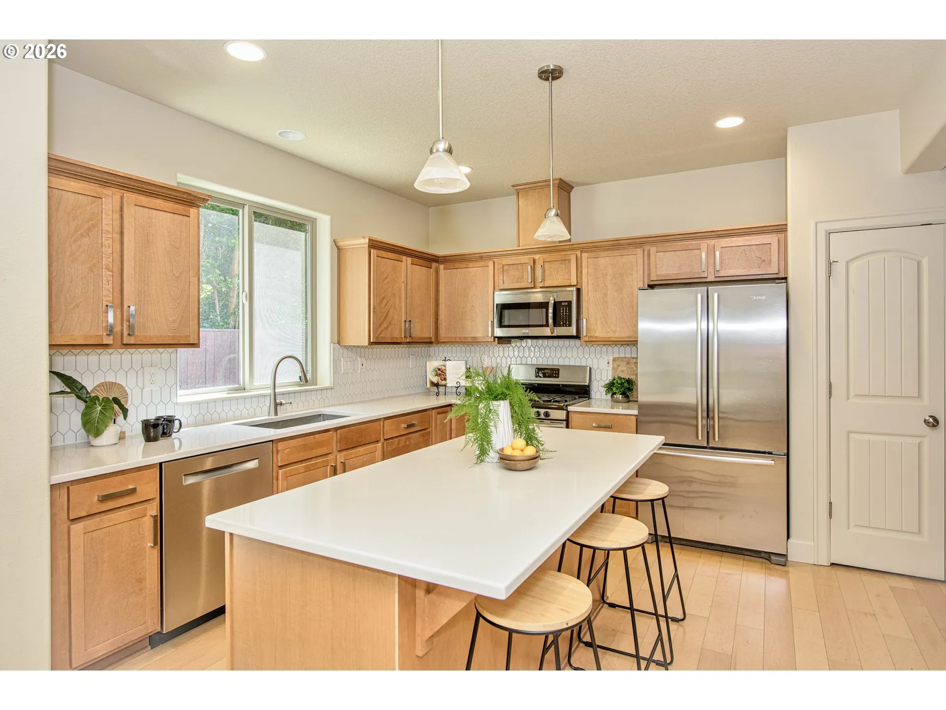 Kitchen-Breakfast Bar
