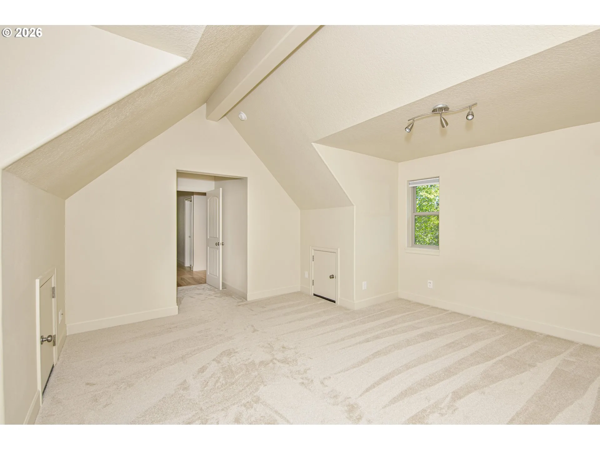 Bedroom, Primary-Upper