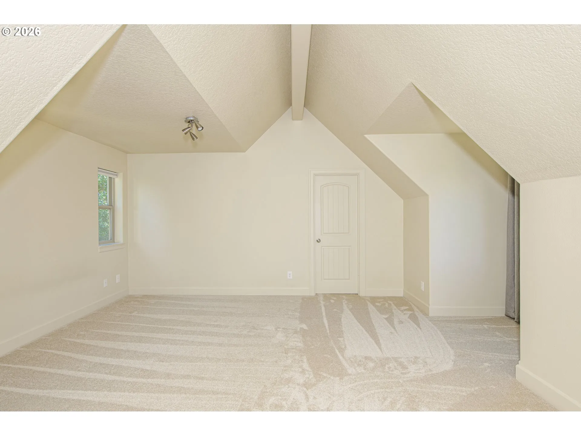Bedroom, Primary-Vaulted Ceilings