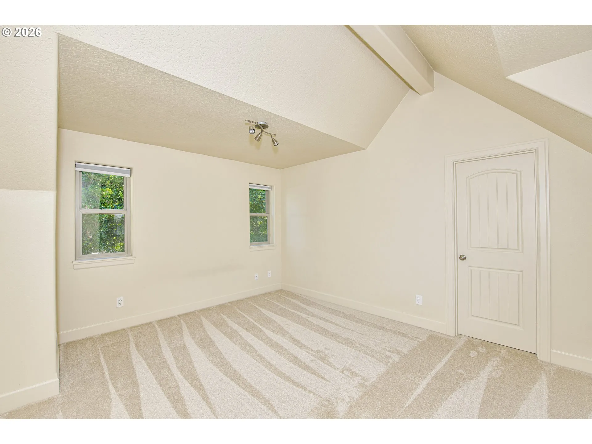 Bedroom, Primary-Vaulted Ceilings