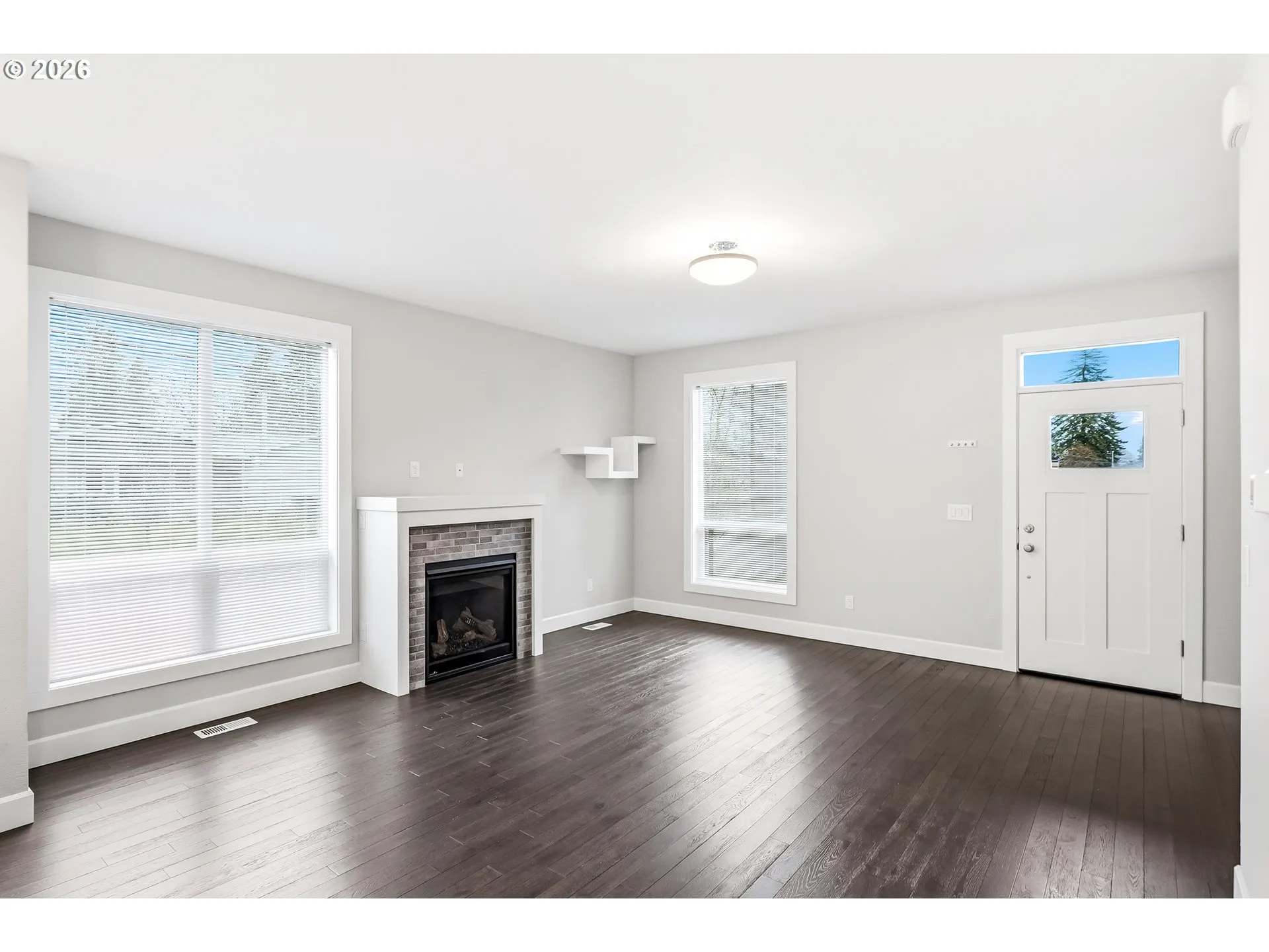 Living Room-Fireplace