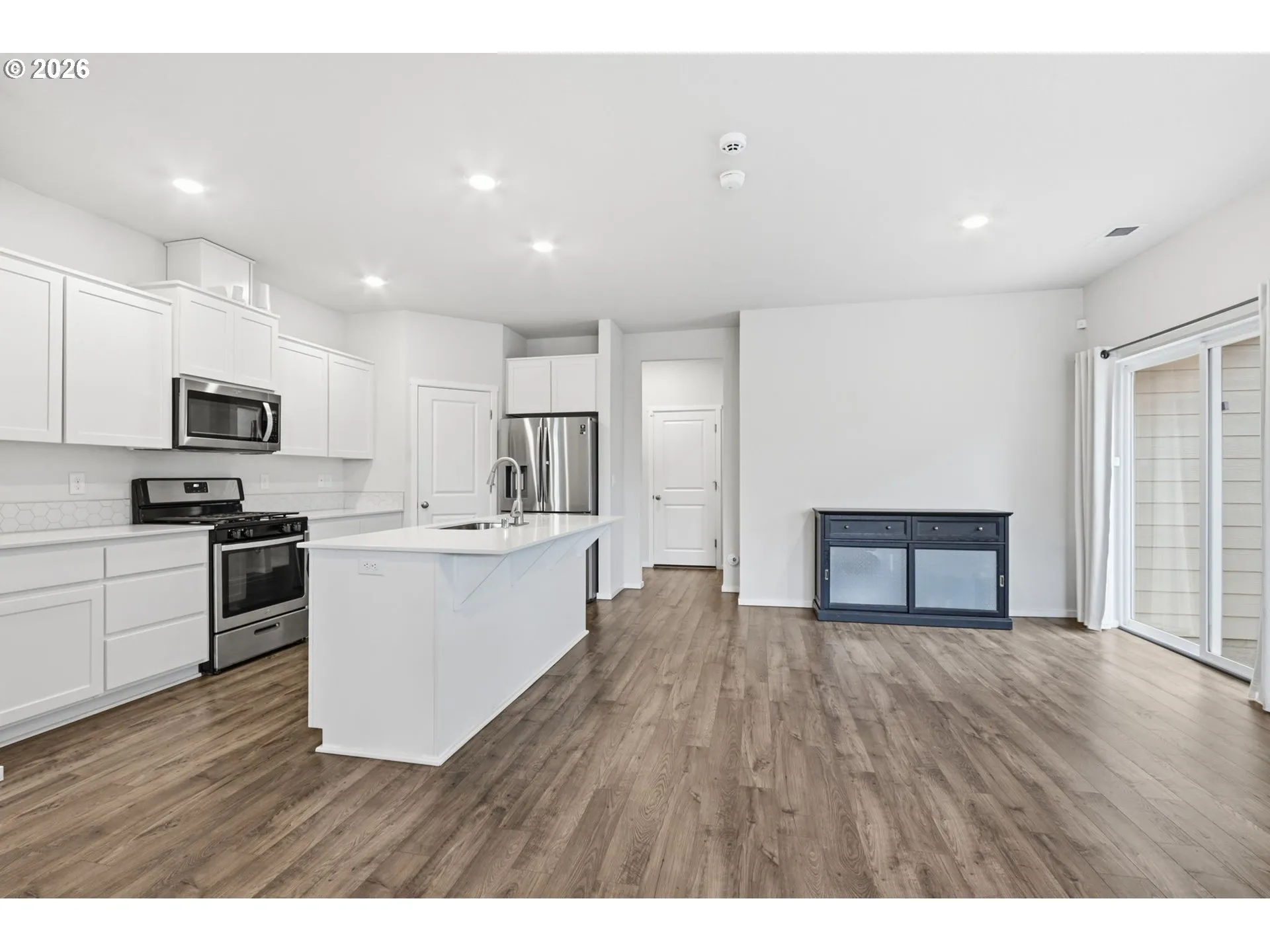 Kitchen-Eating Area