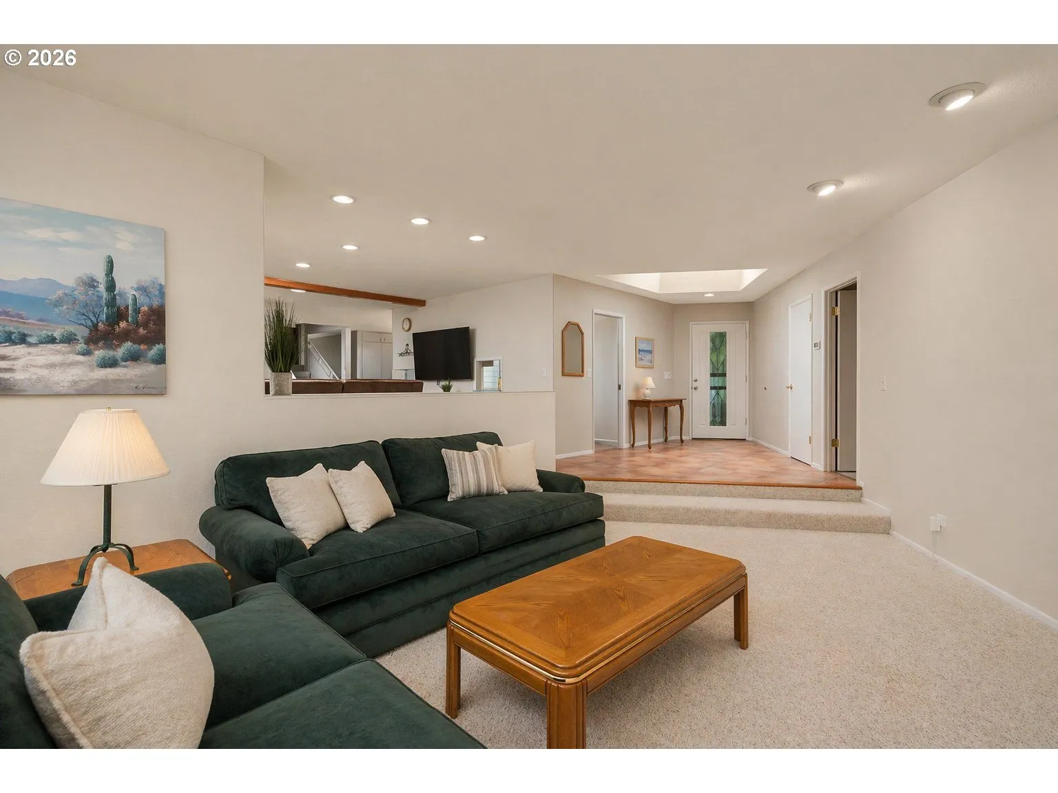 Living Room/Entrance