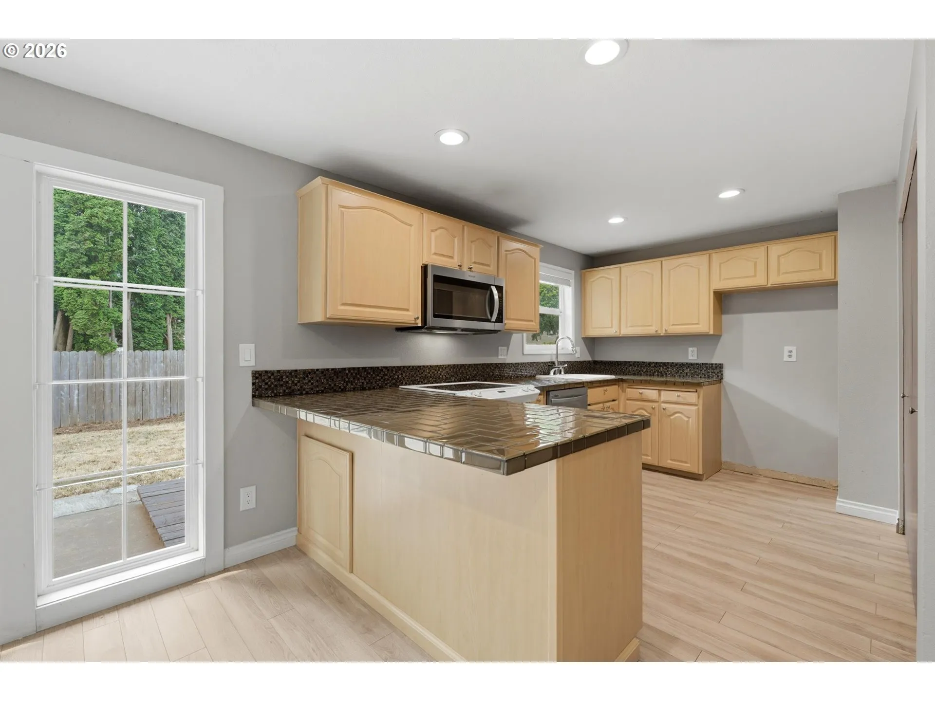 Kitchen-Breakfast Bar