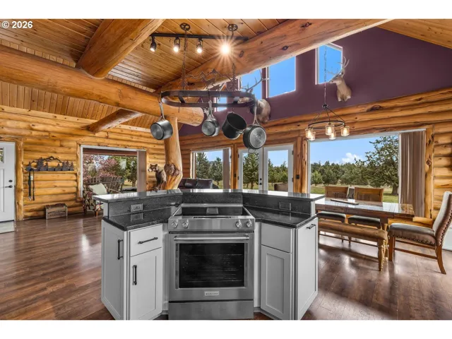 Kitchen-Cooking Island