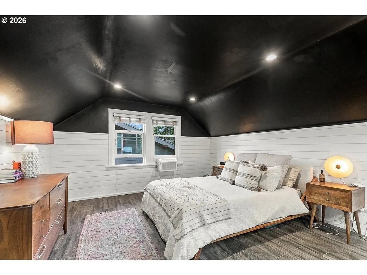 Bedroom, Primary-Upper