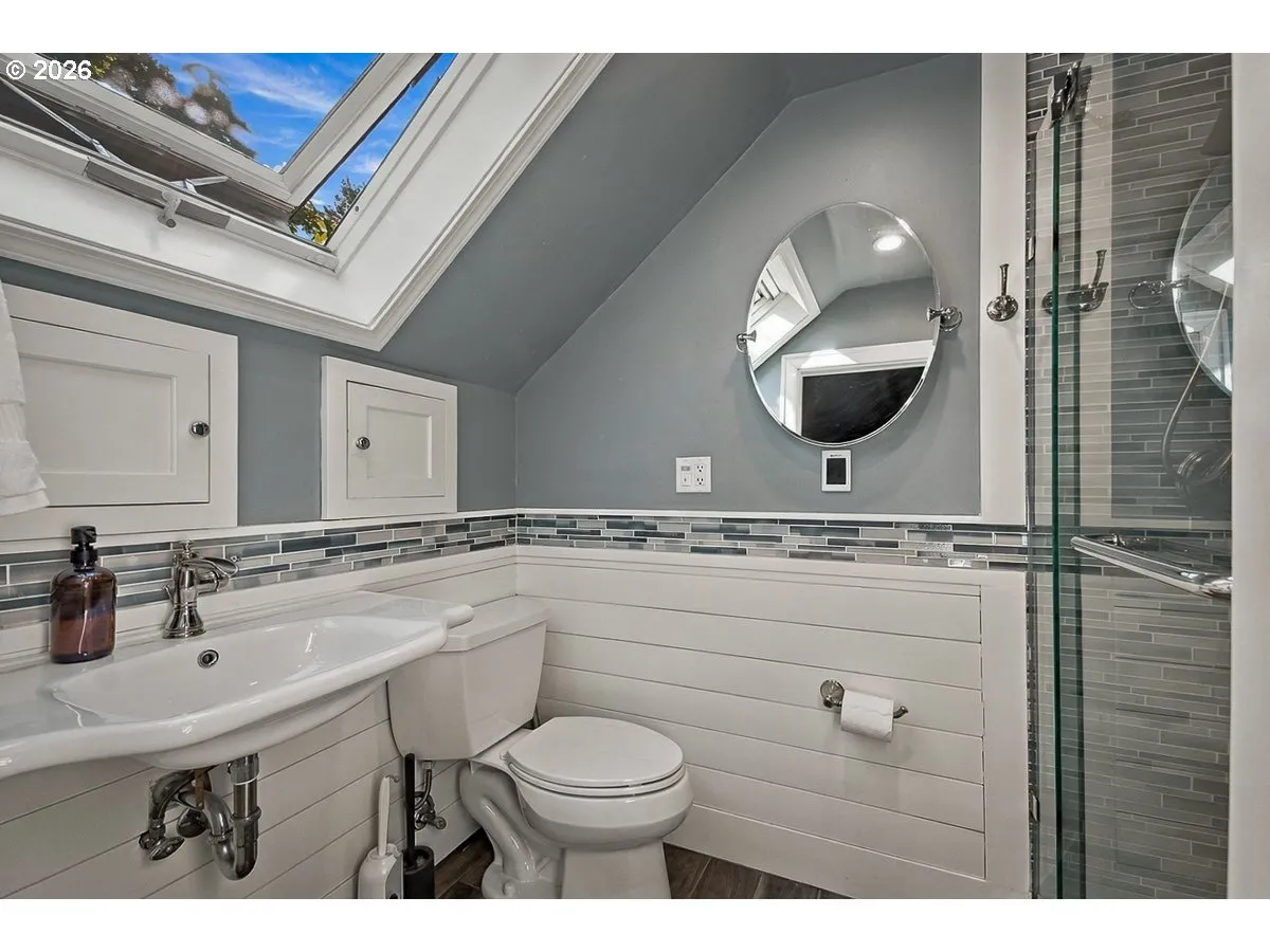 Bathroom, Attached
