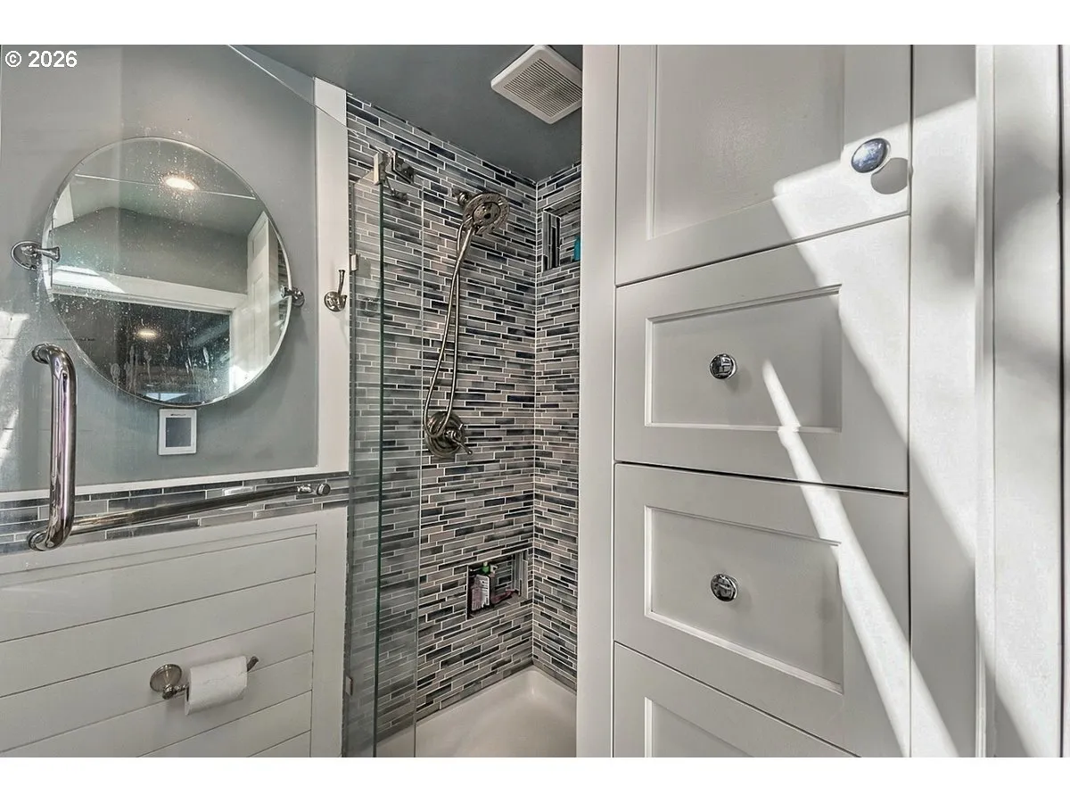 Bathroom, Attached