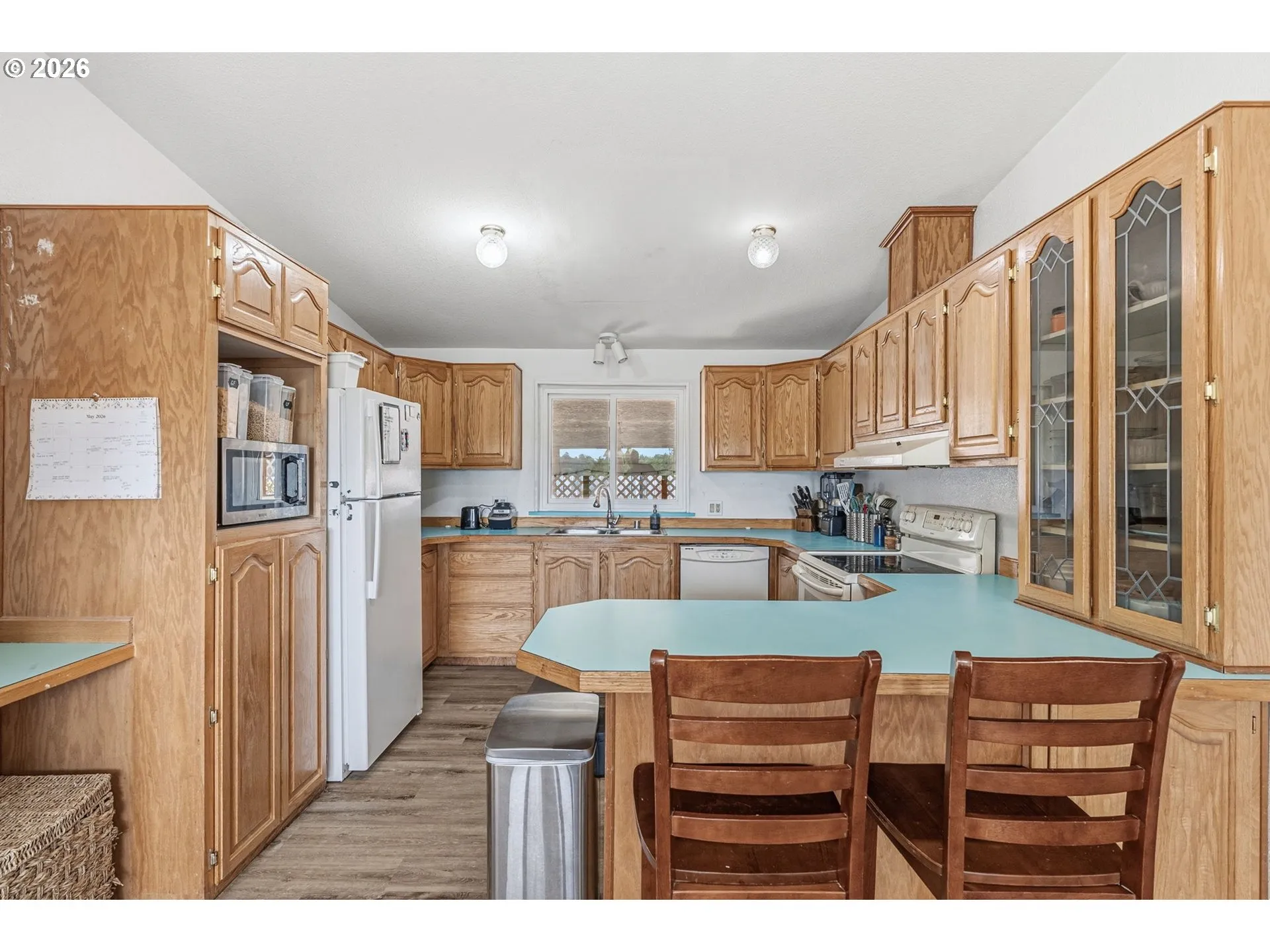 Kitchen-Breakfast Bar