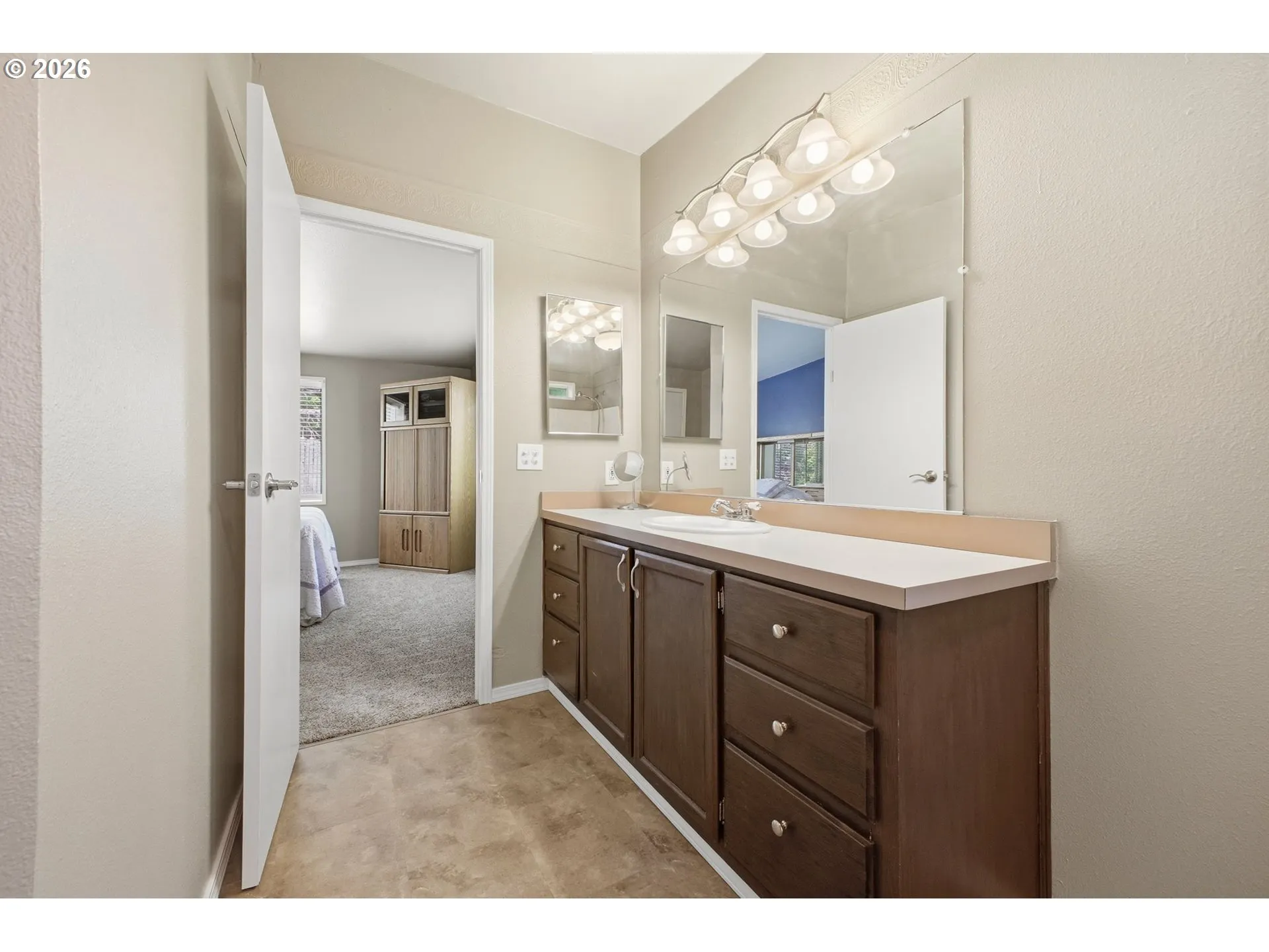Bedroom, Primary