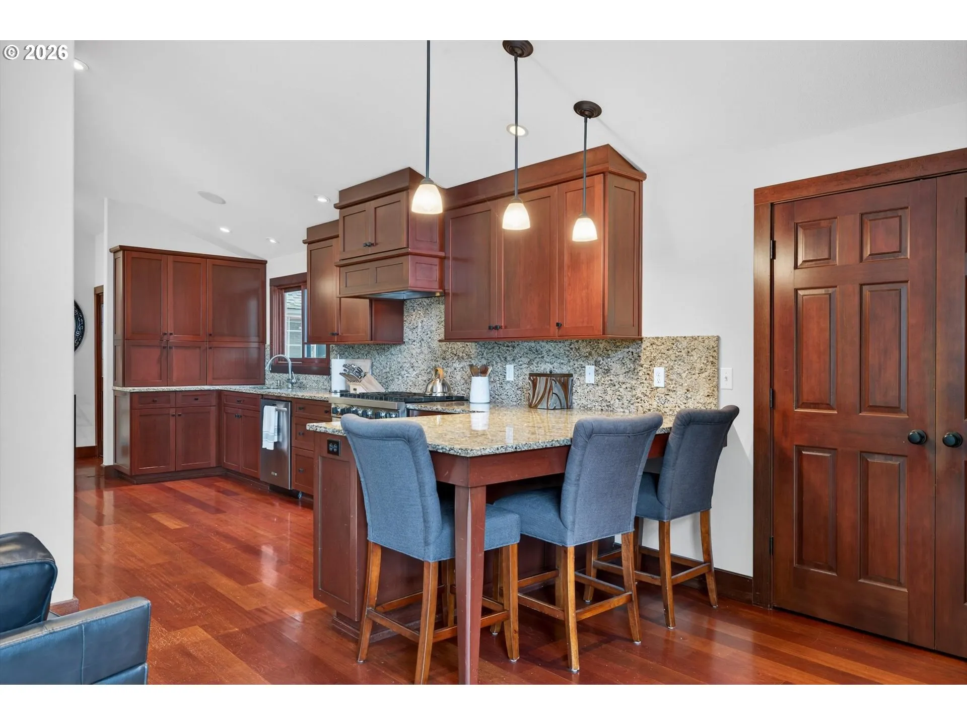 Kitchen-Breakfast Bar