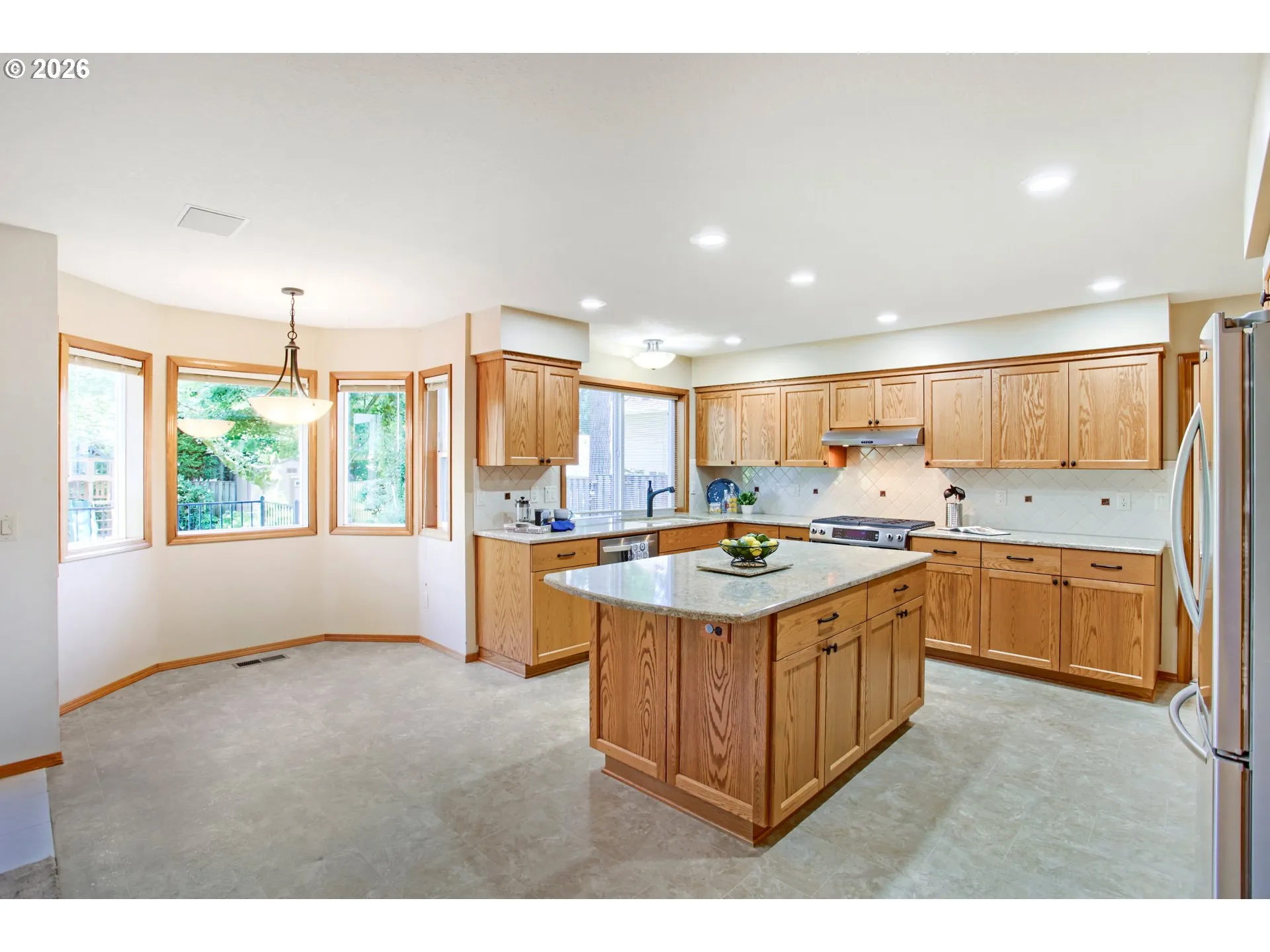 Kitchen/Nook-Island