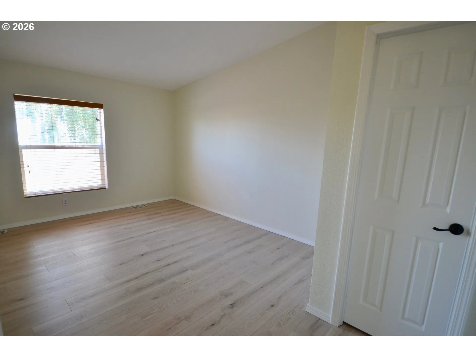 Bedroom, Primary-Vaulted Ceilings