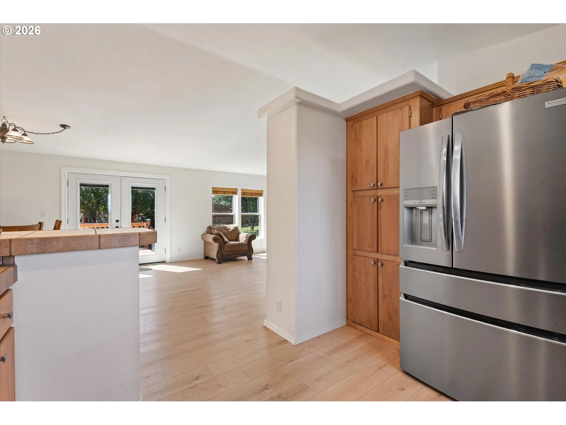 Kitchen-Breakfast Bar