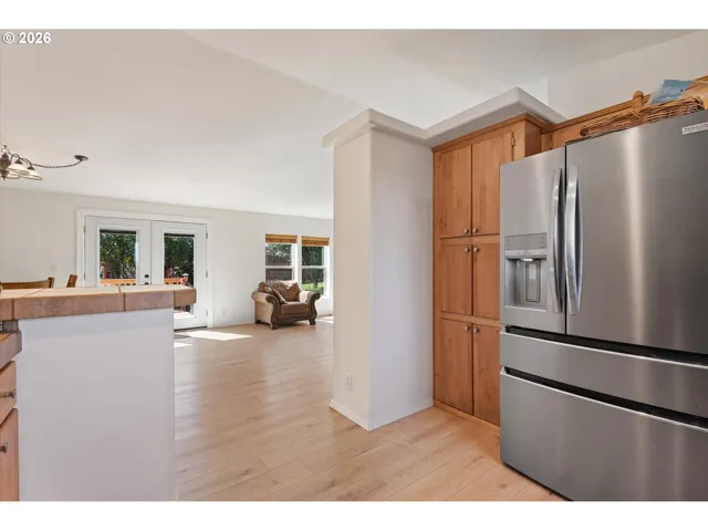 Kitchen-Breakfast Bar