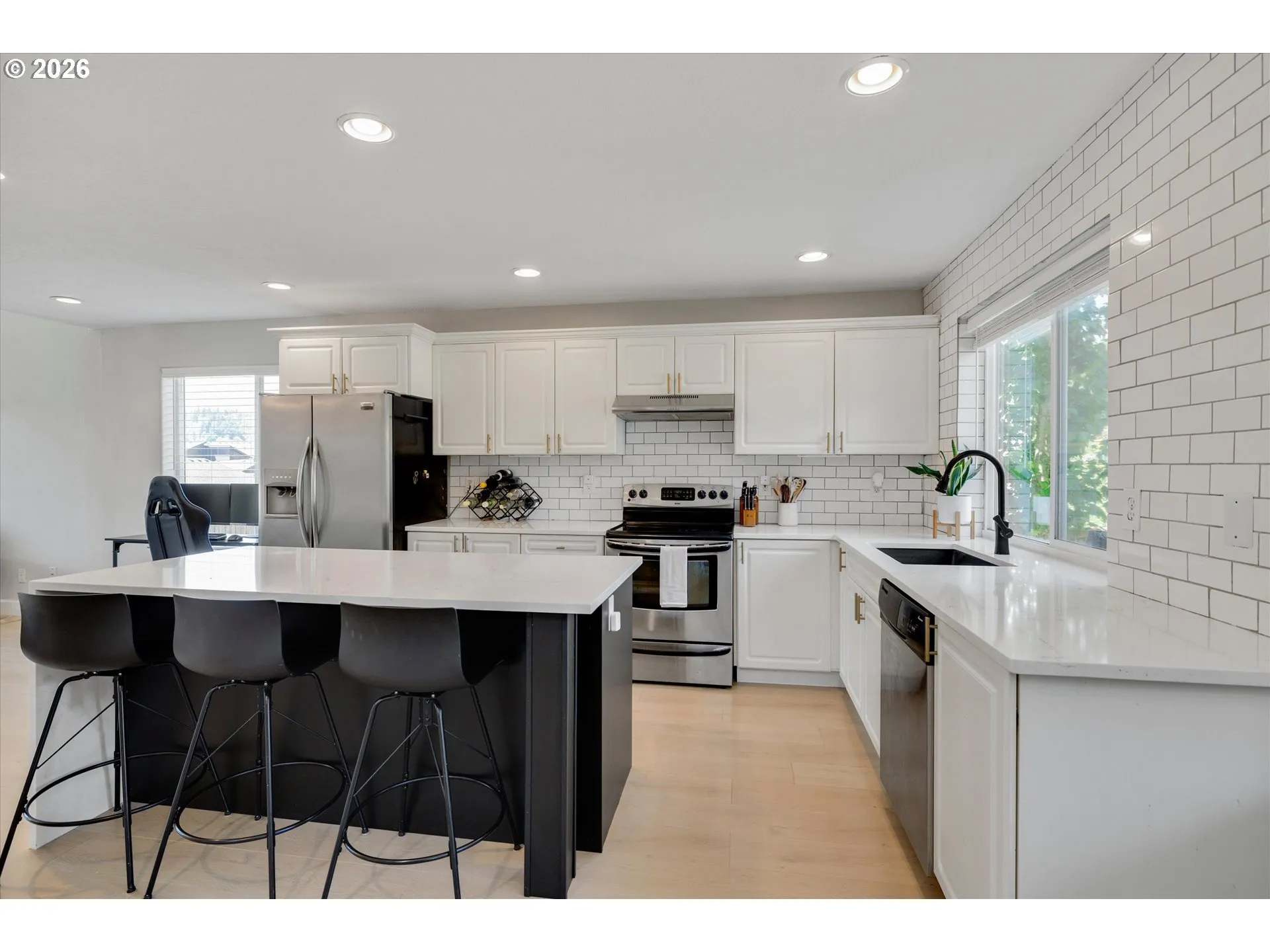 Kitchen-Breakfast Bar