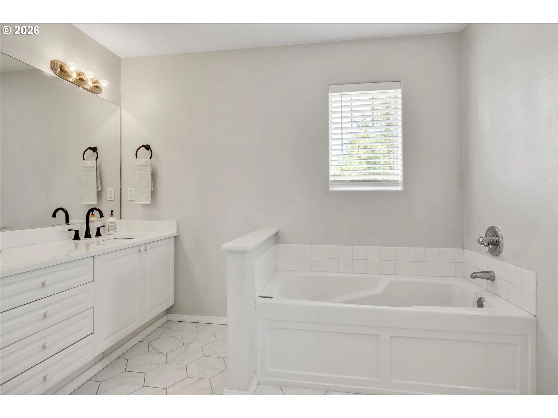 Owner's Suite Bathroom-Full Bathroom