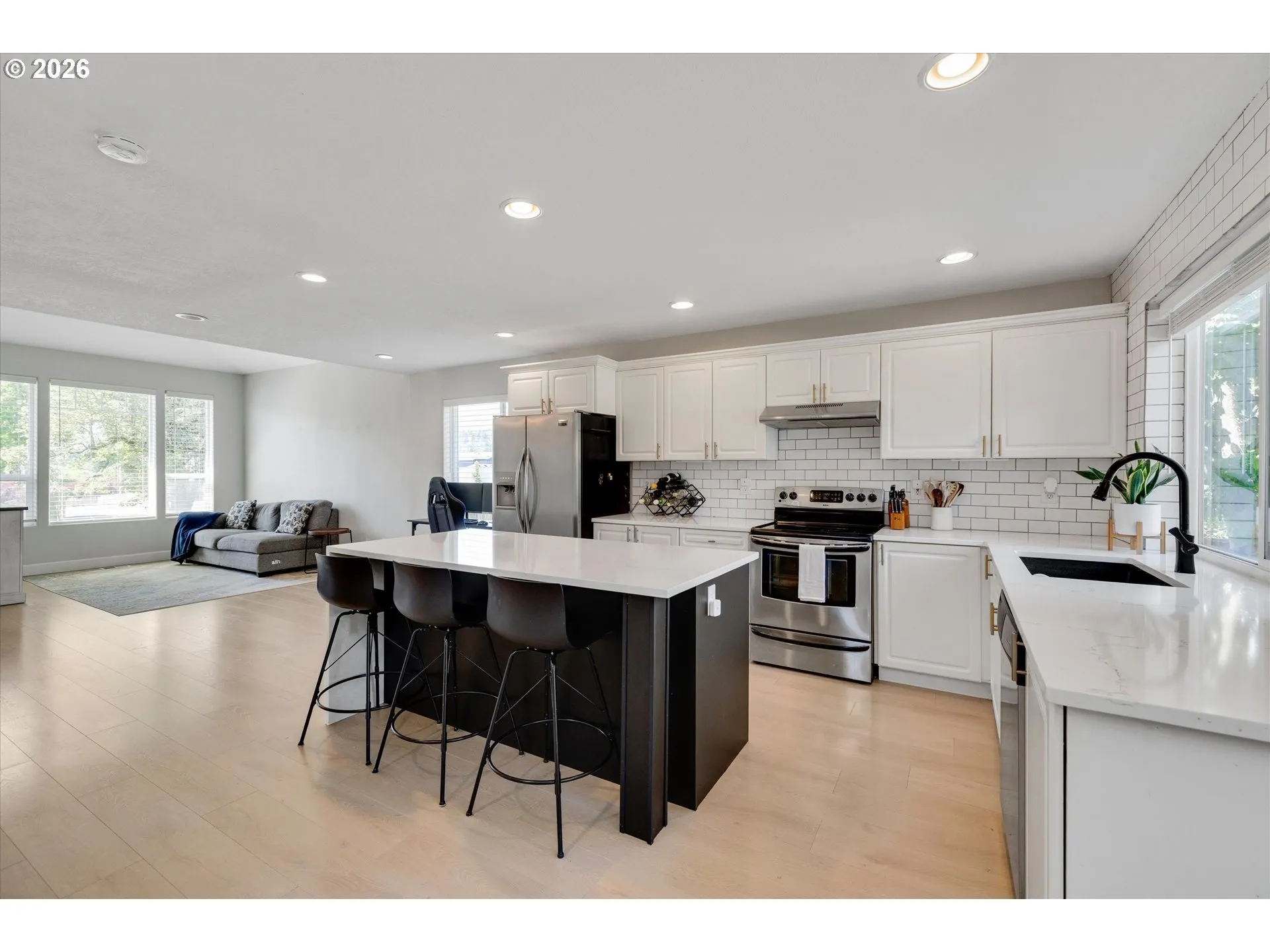 Kitchen/Living Room-Island