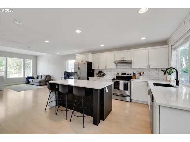 Kitchen/Living Room-Island