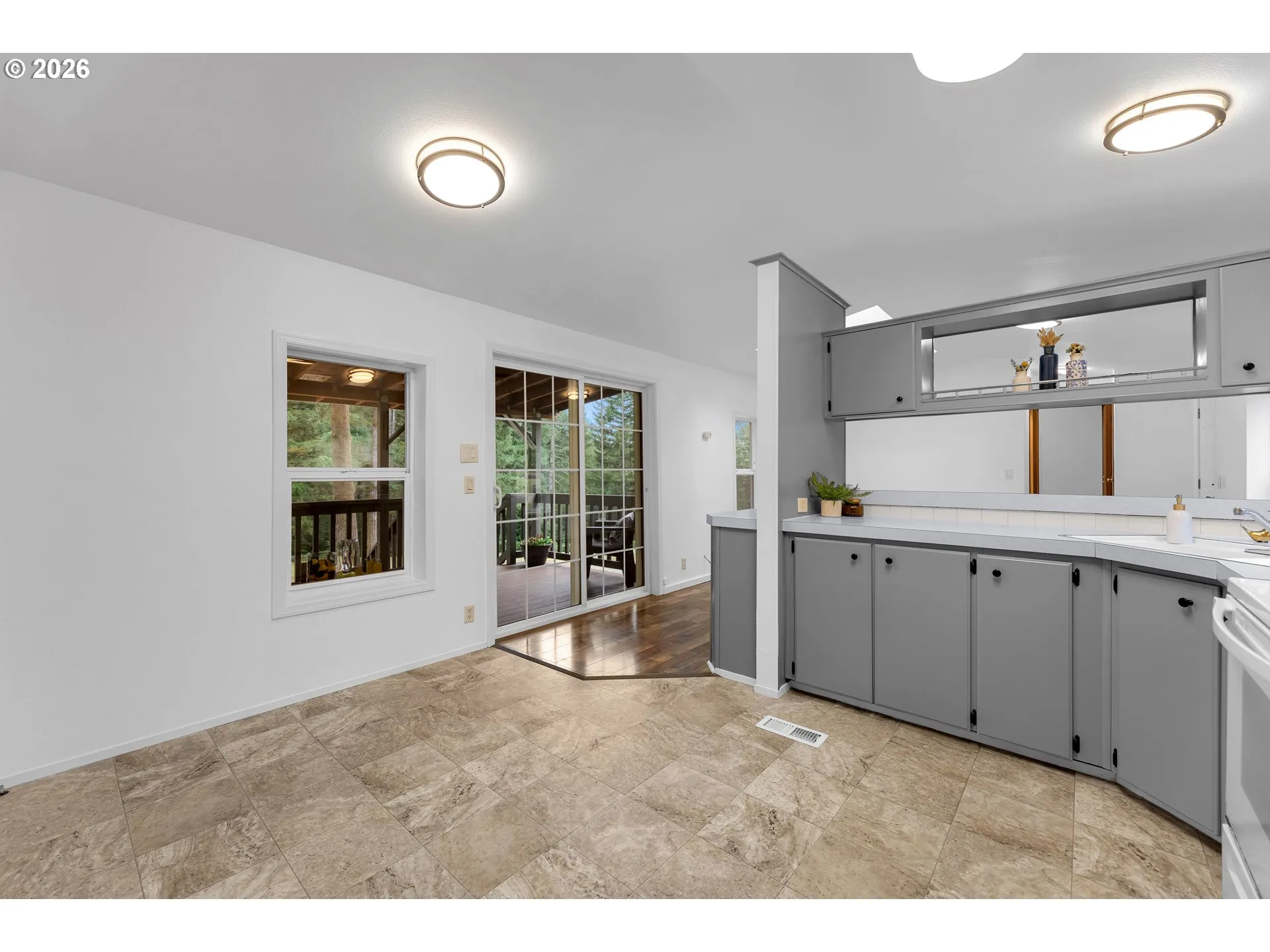 Kitchen-Eating Area