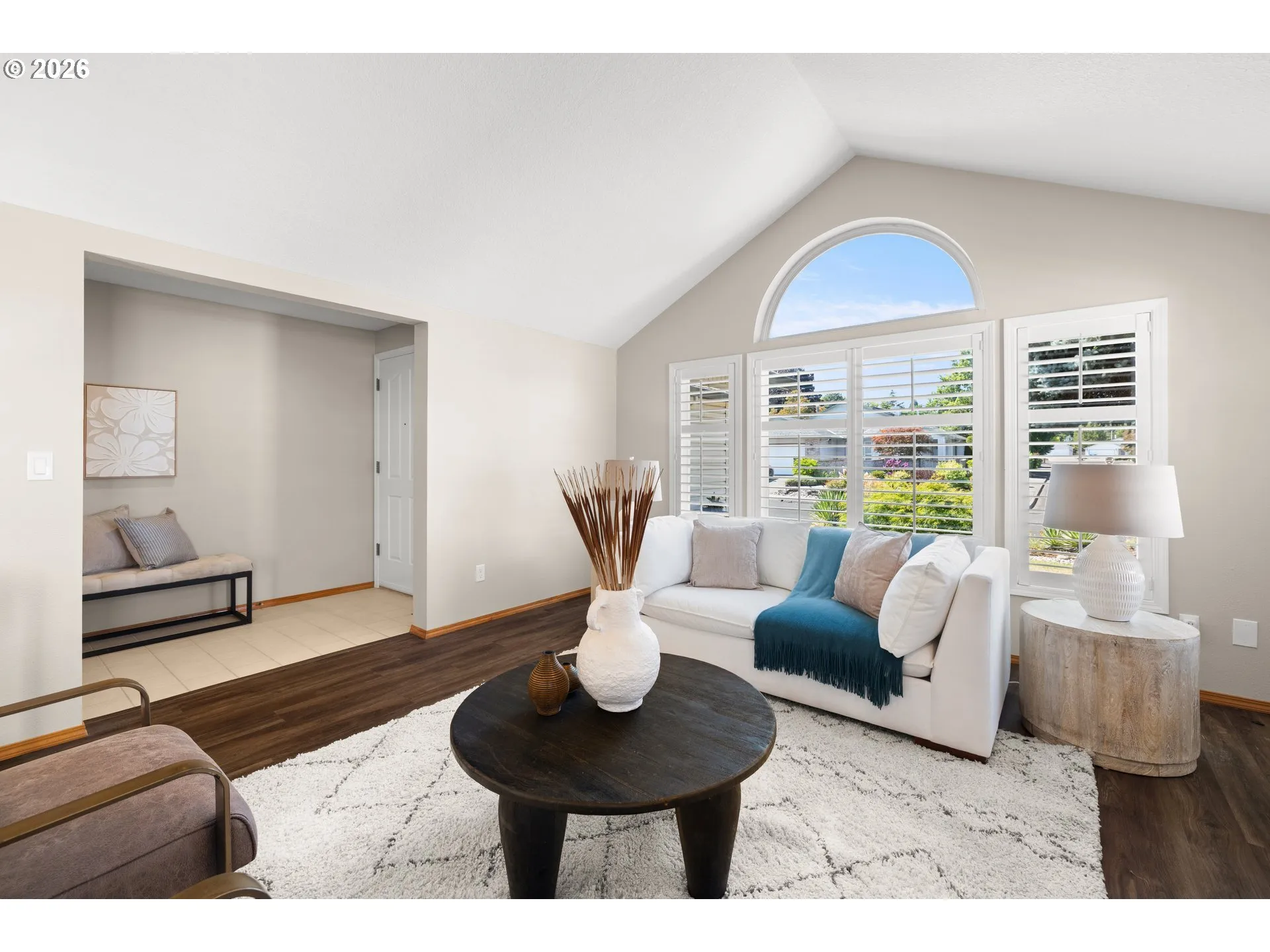 Living Room/Entrance