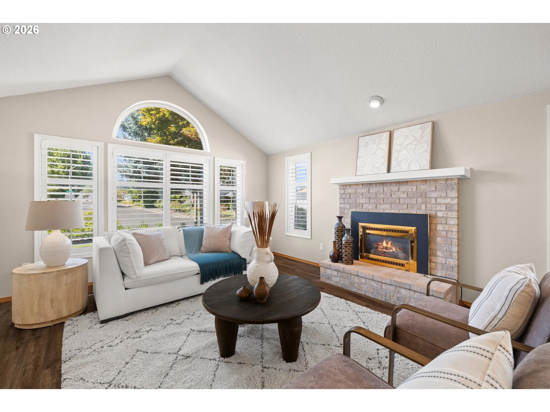 Living Room-Vaulted Ceilings