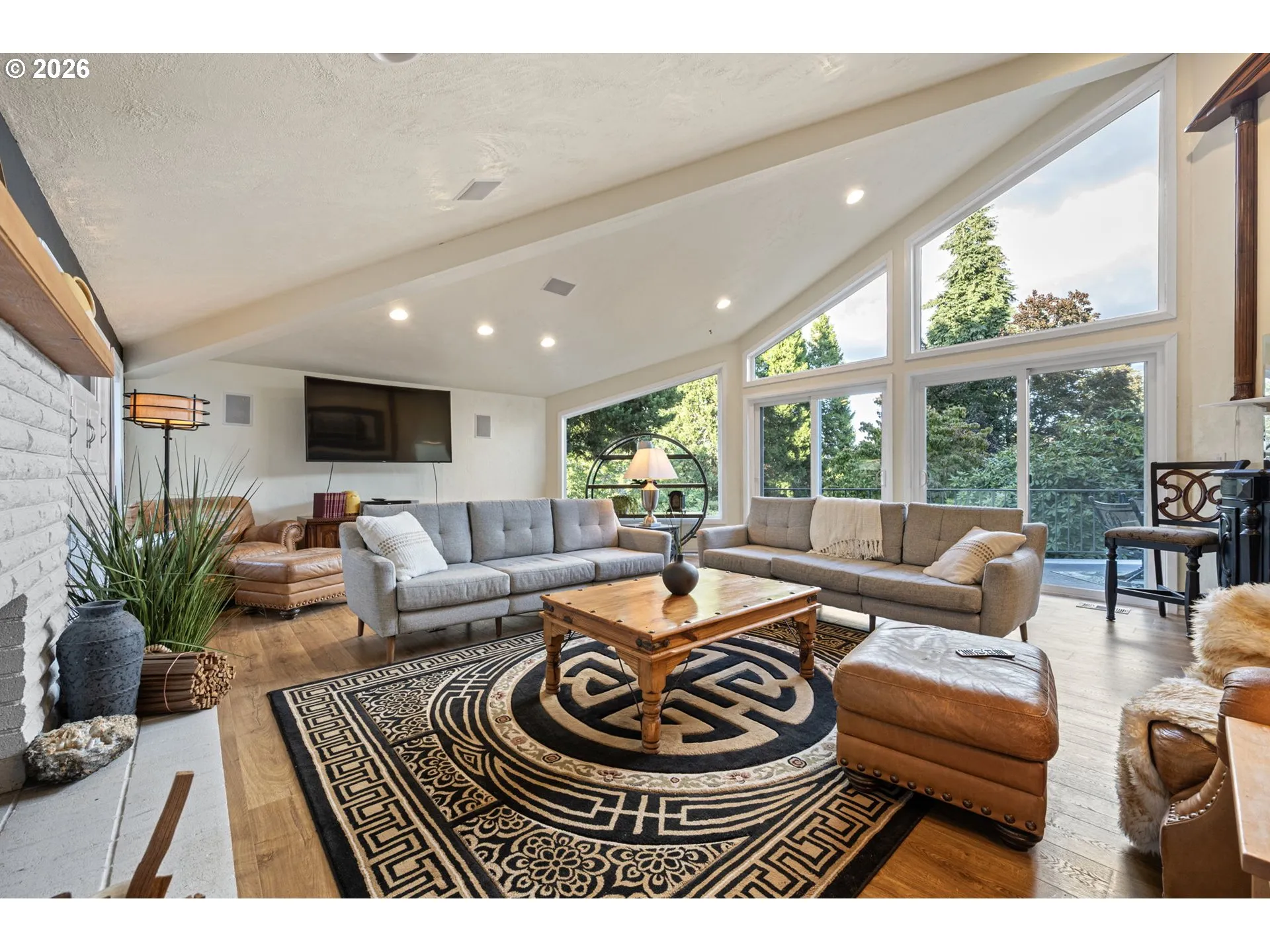 Living Room-Vaulted Ceilings