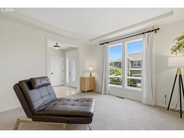 Living Room/Entrance