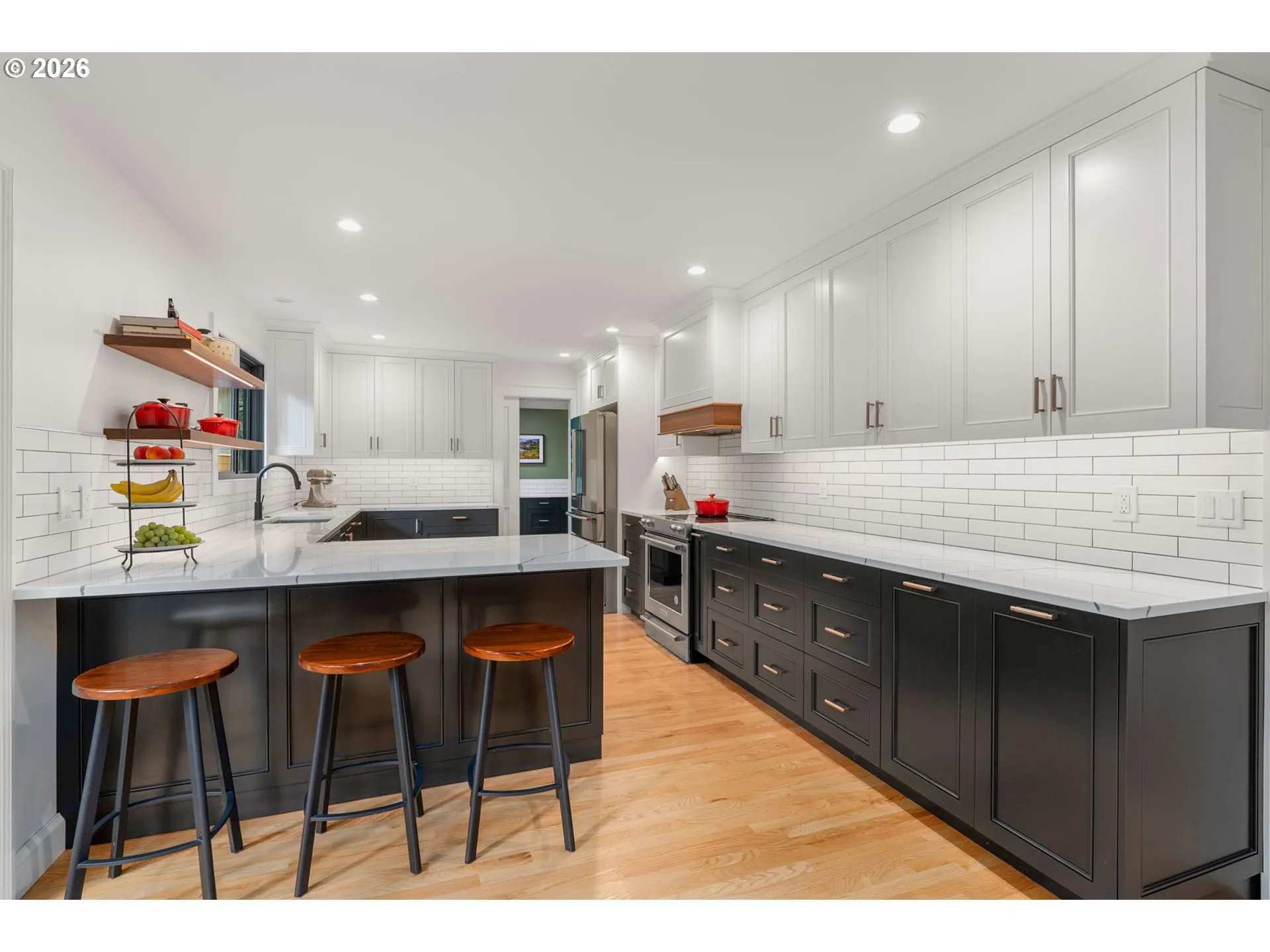 Kitchen-Breakfast Bar