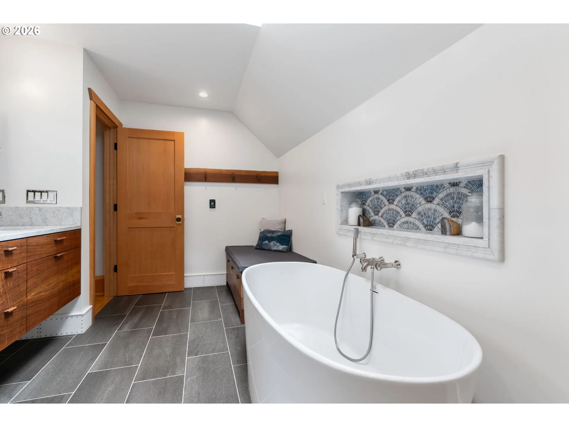Bathroom, Attached-Garden Tub