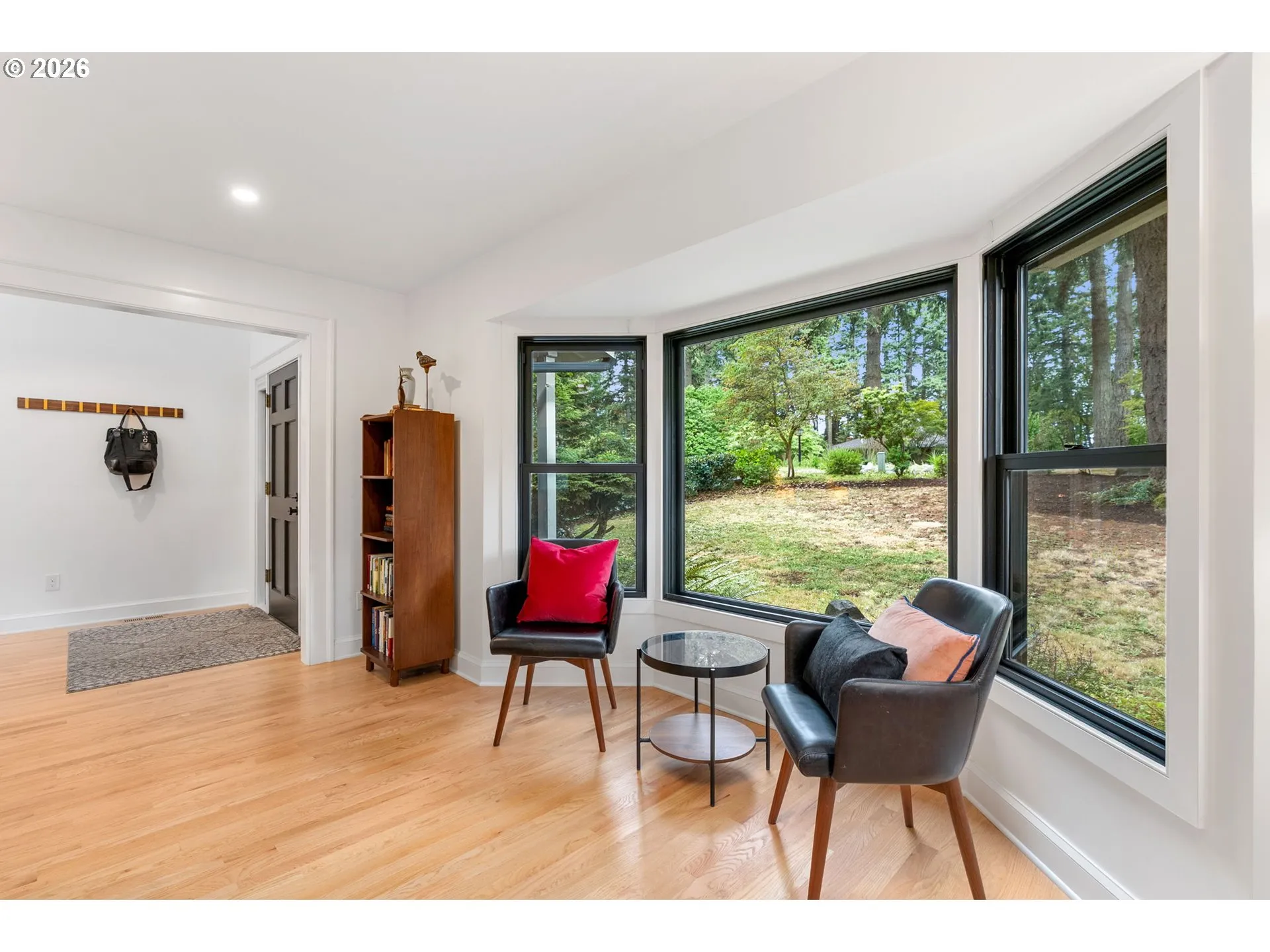 Living Room/Entrance
