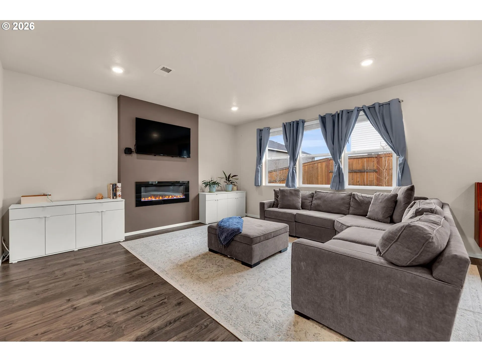 Living Room-Fireplace