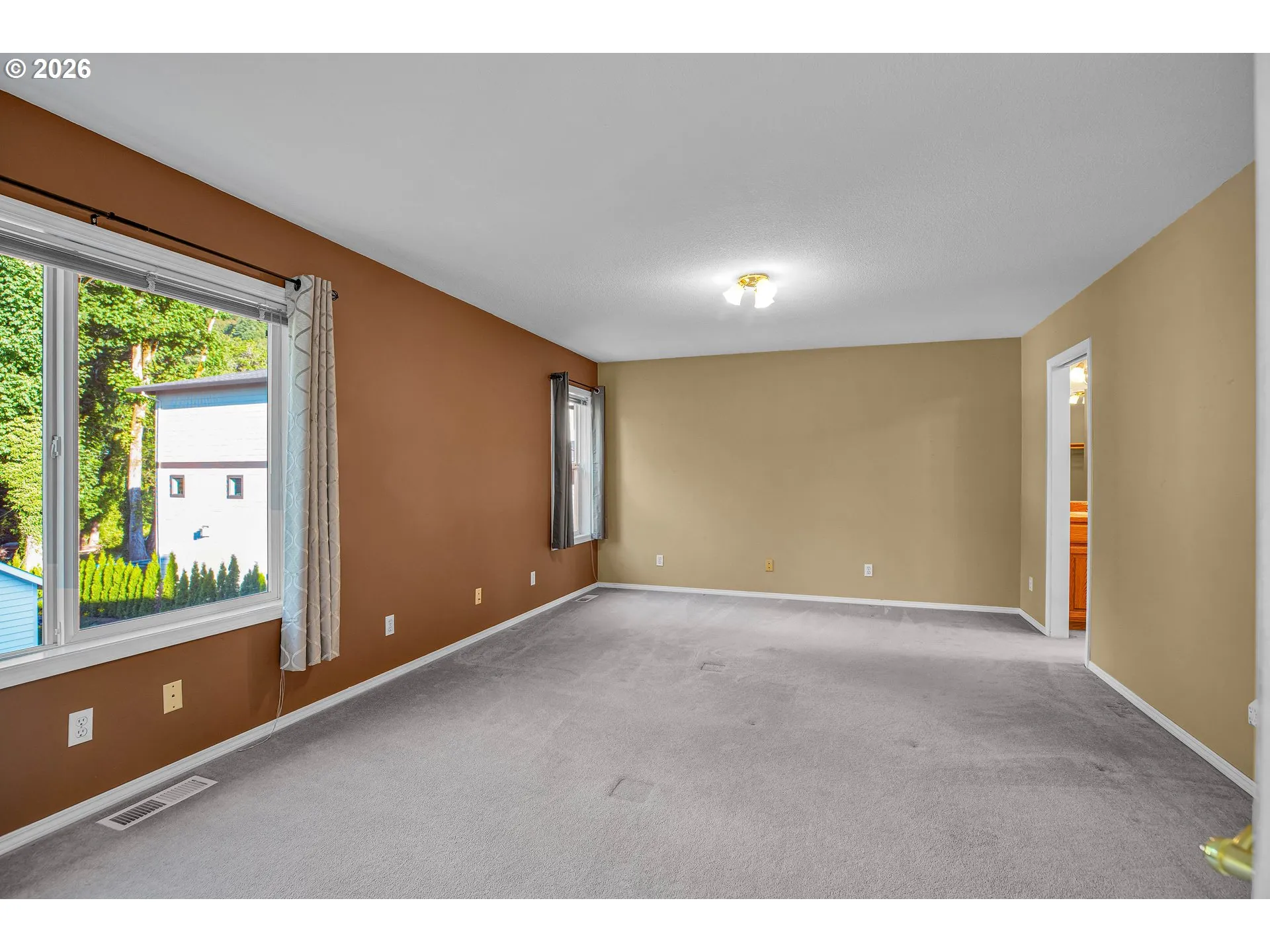 Primary Bedroom-Upper