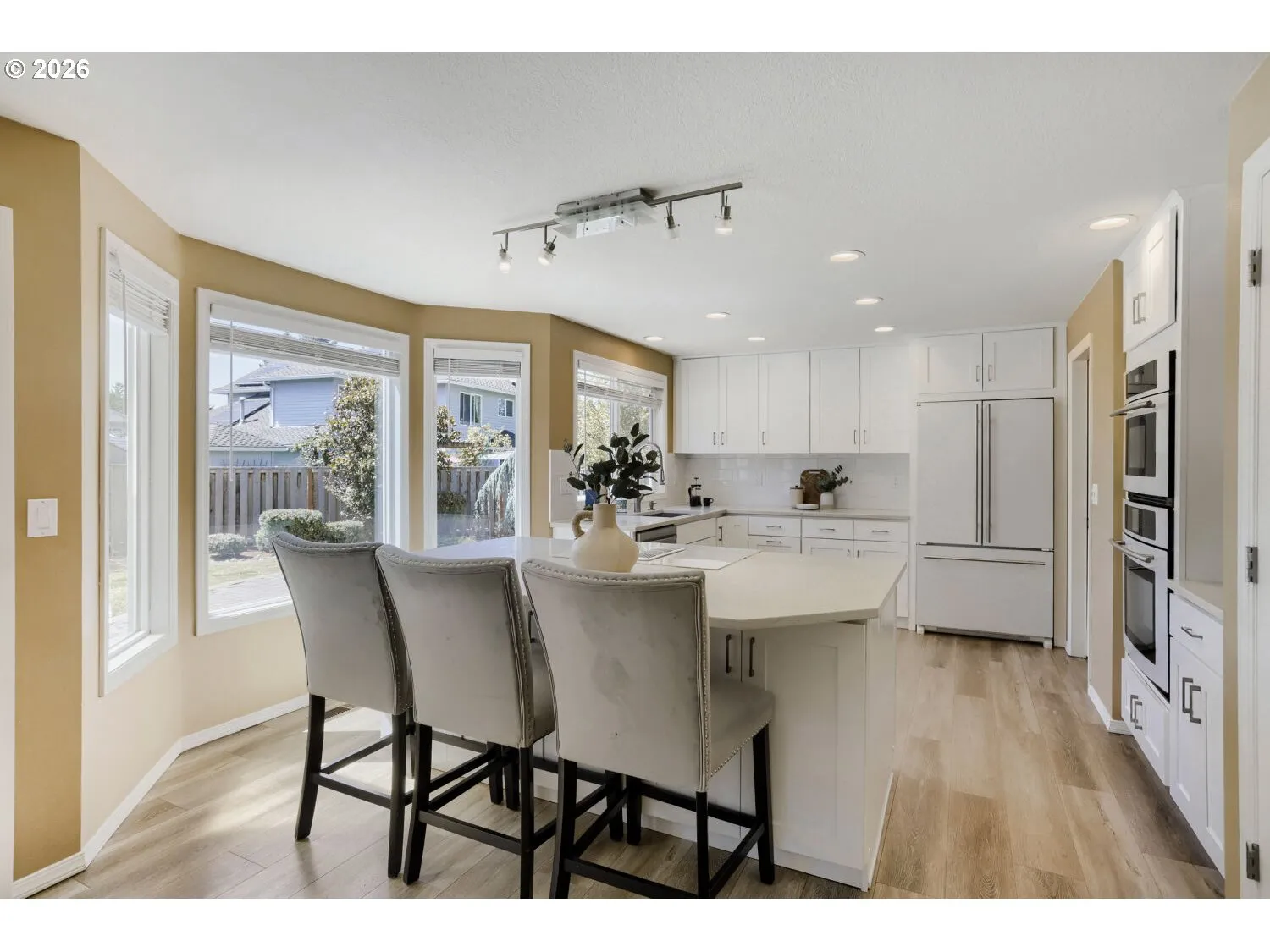 Kitchen-Breakfast Bar