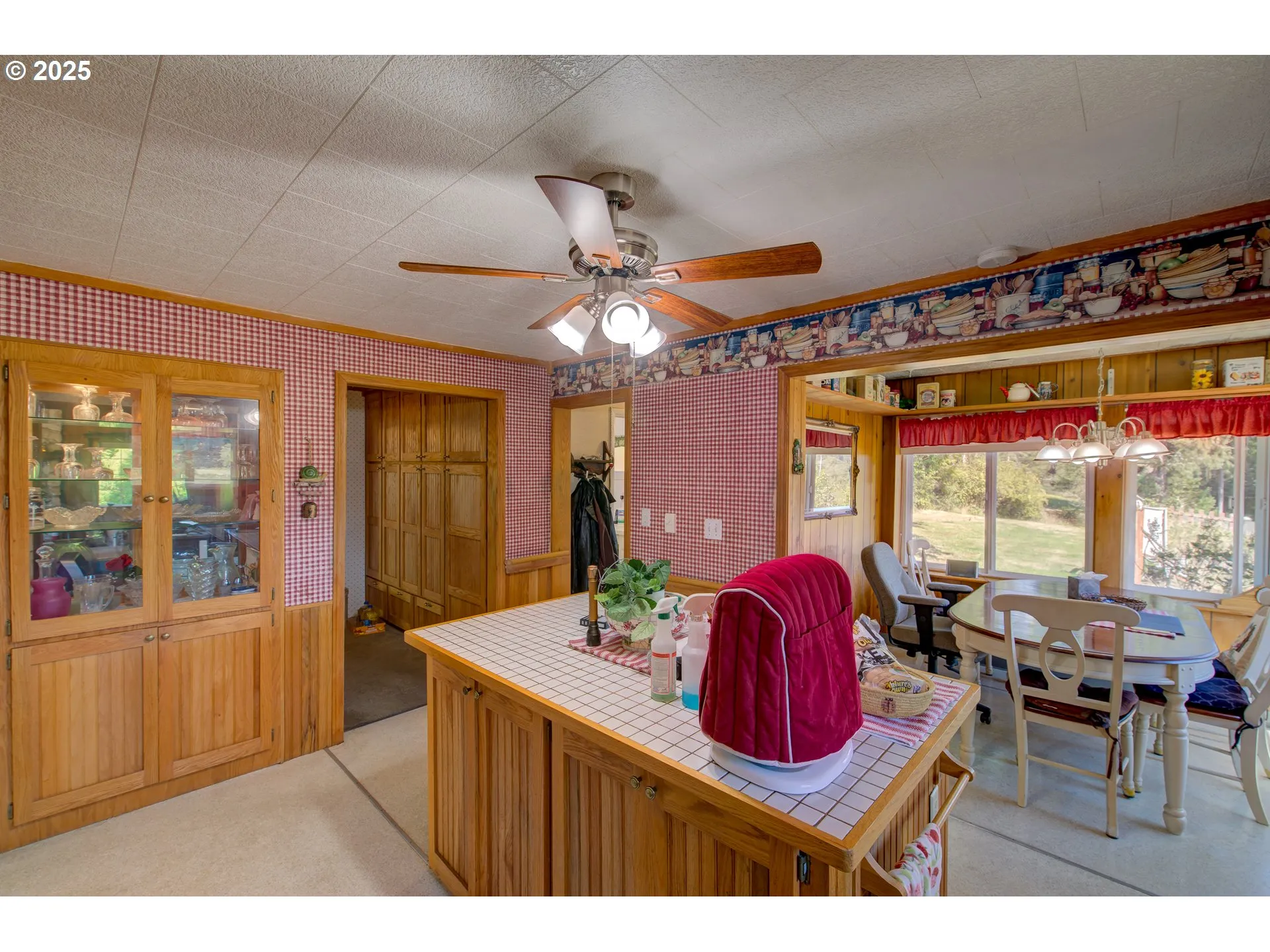 Kitchen/Nook-Eating Area
