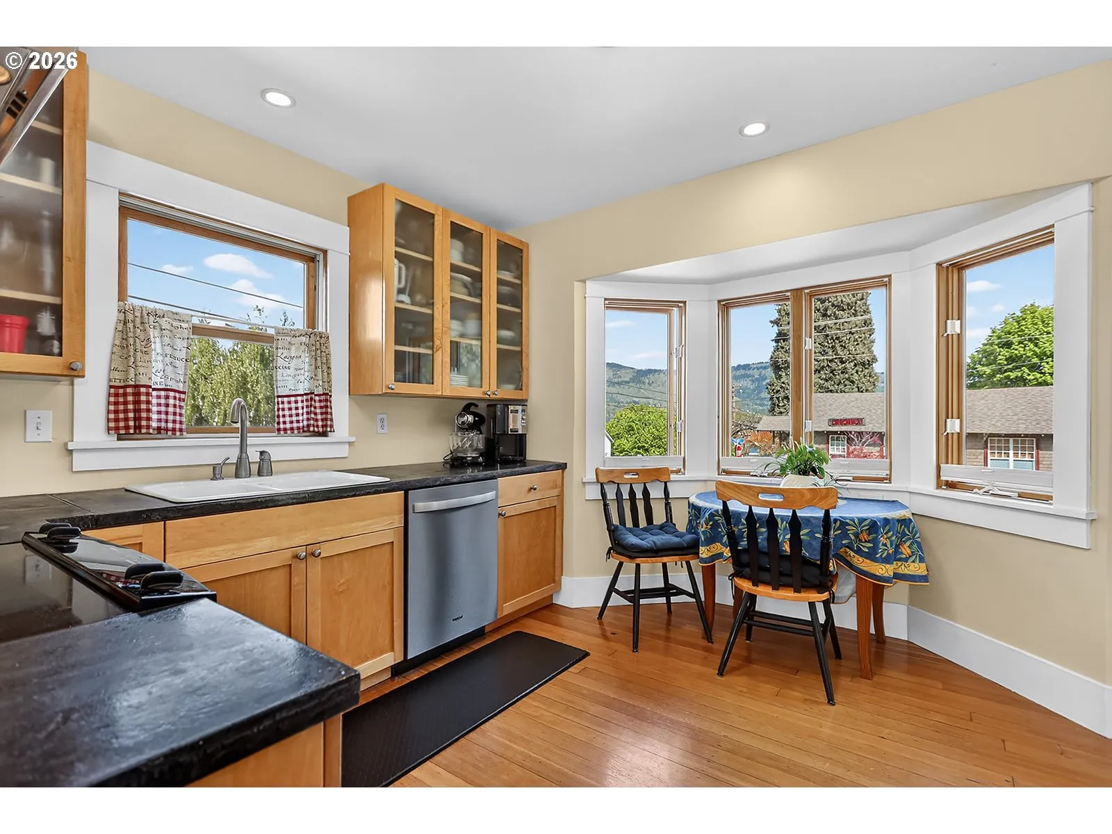 Kitchen-Eating Area