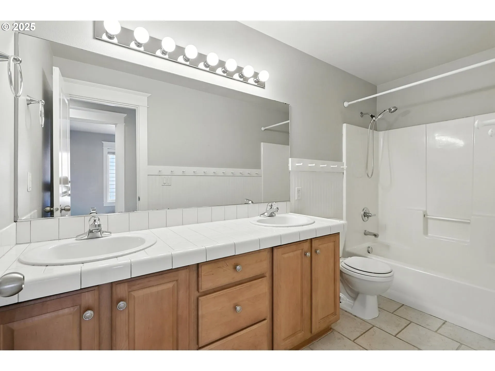 Bathroom-Upper