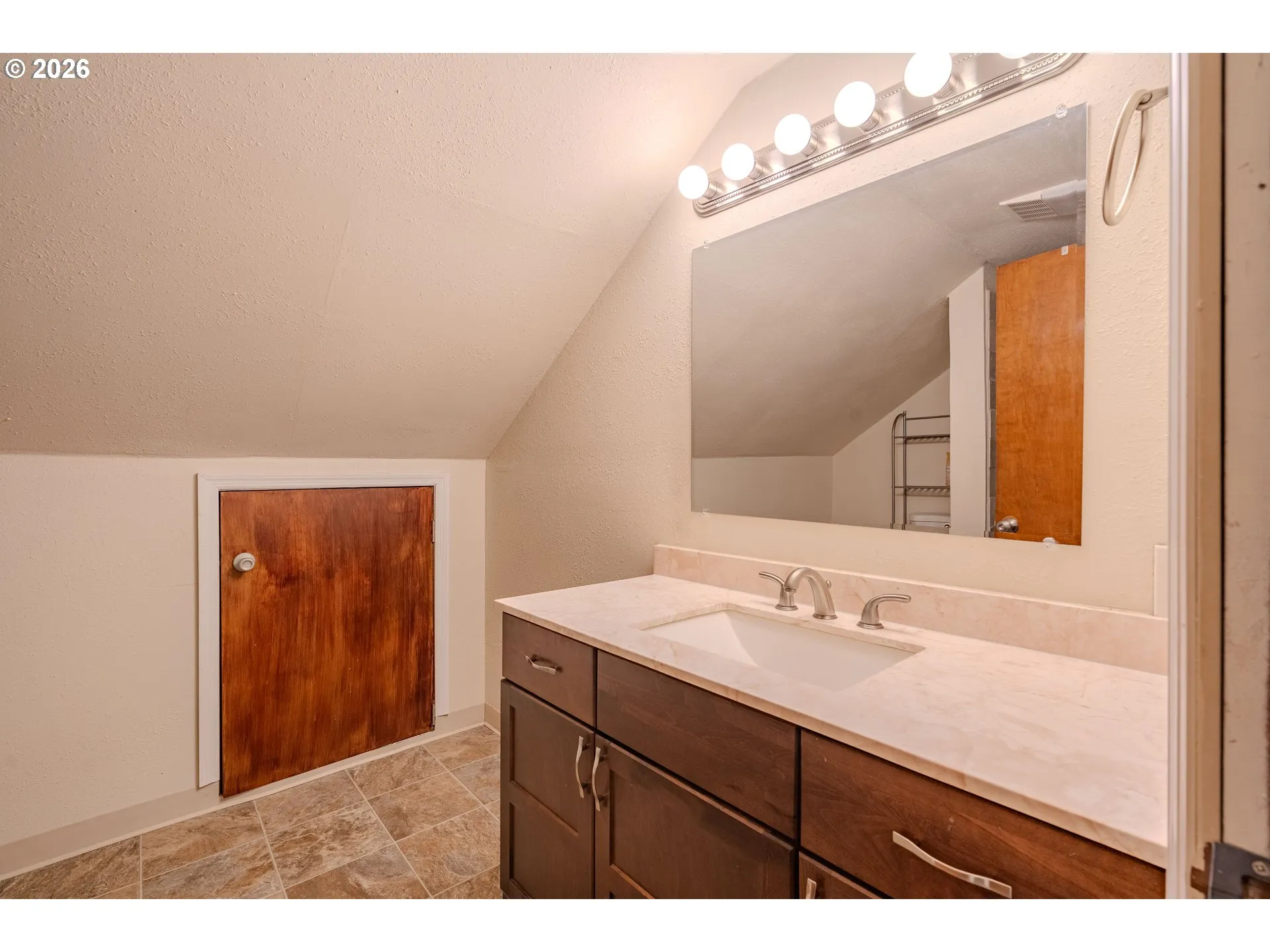 Bathroom-Upper