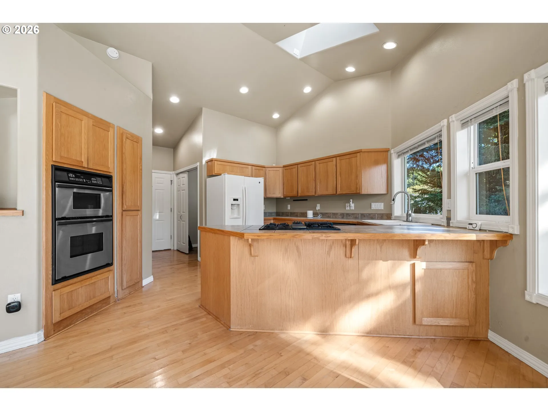 Kitchen-Breakfast Bar