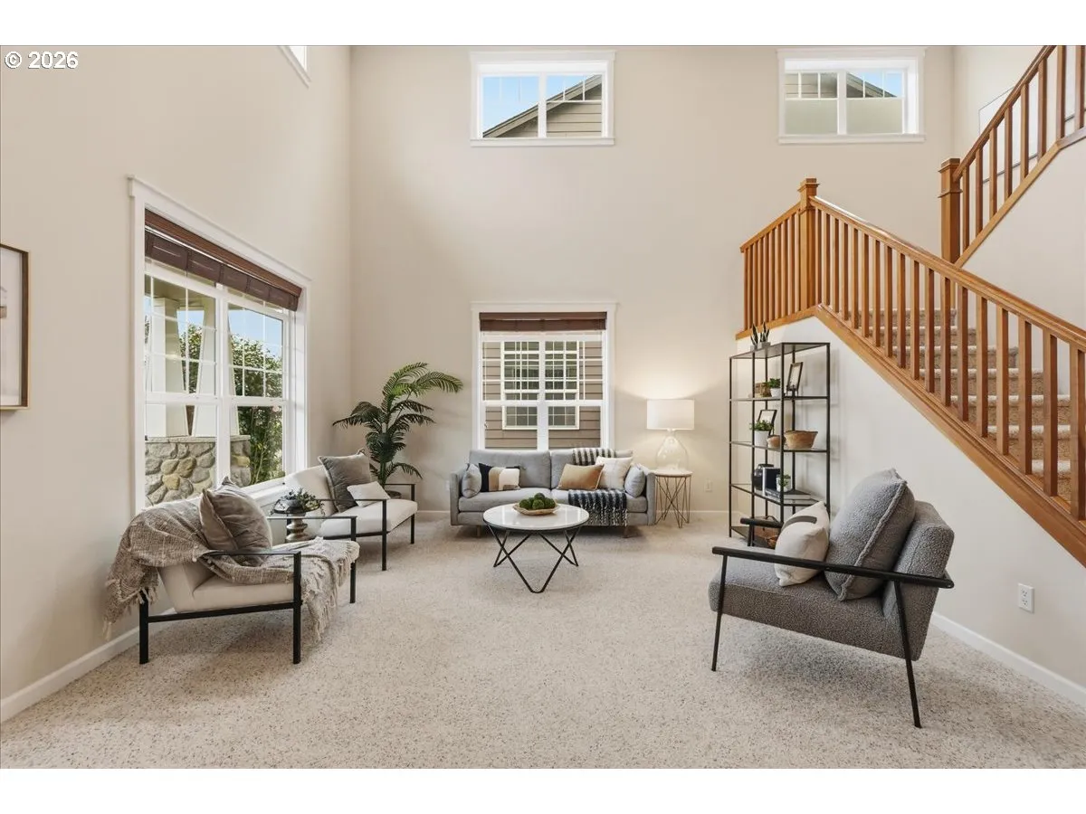 Living Room/Entrance