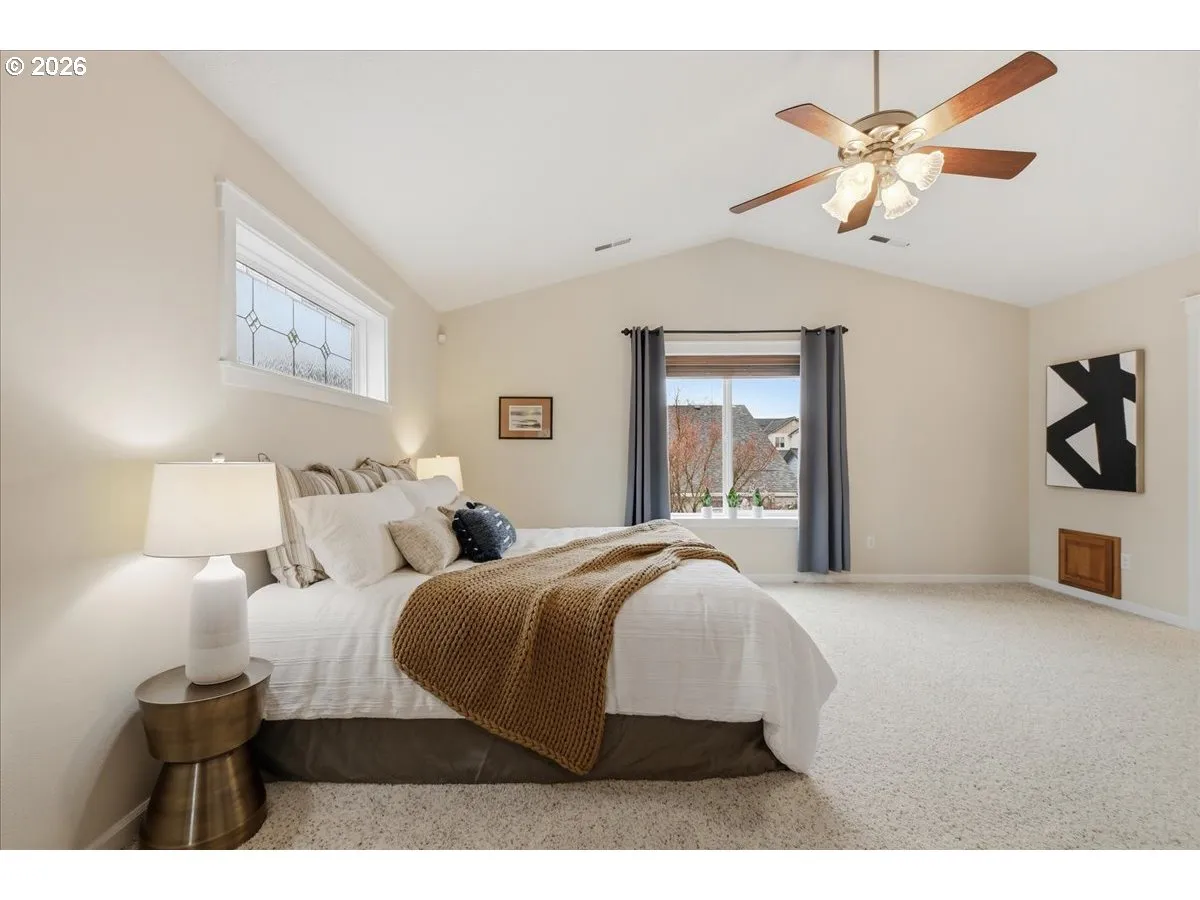Bedroom, Owner's Suite-Upper