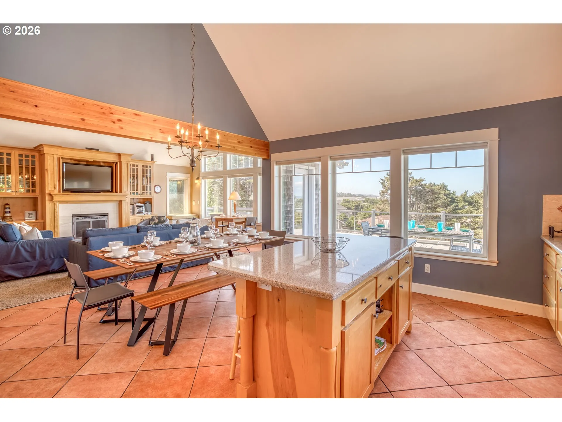 Kitchen/Dining Room-Island
