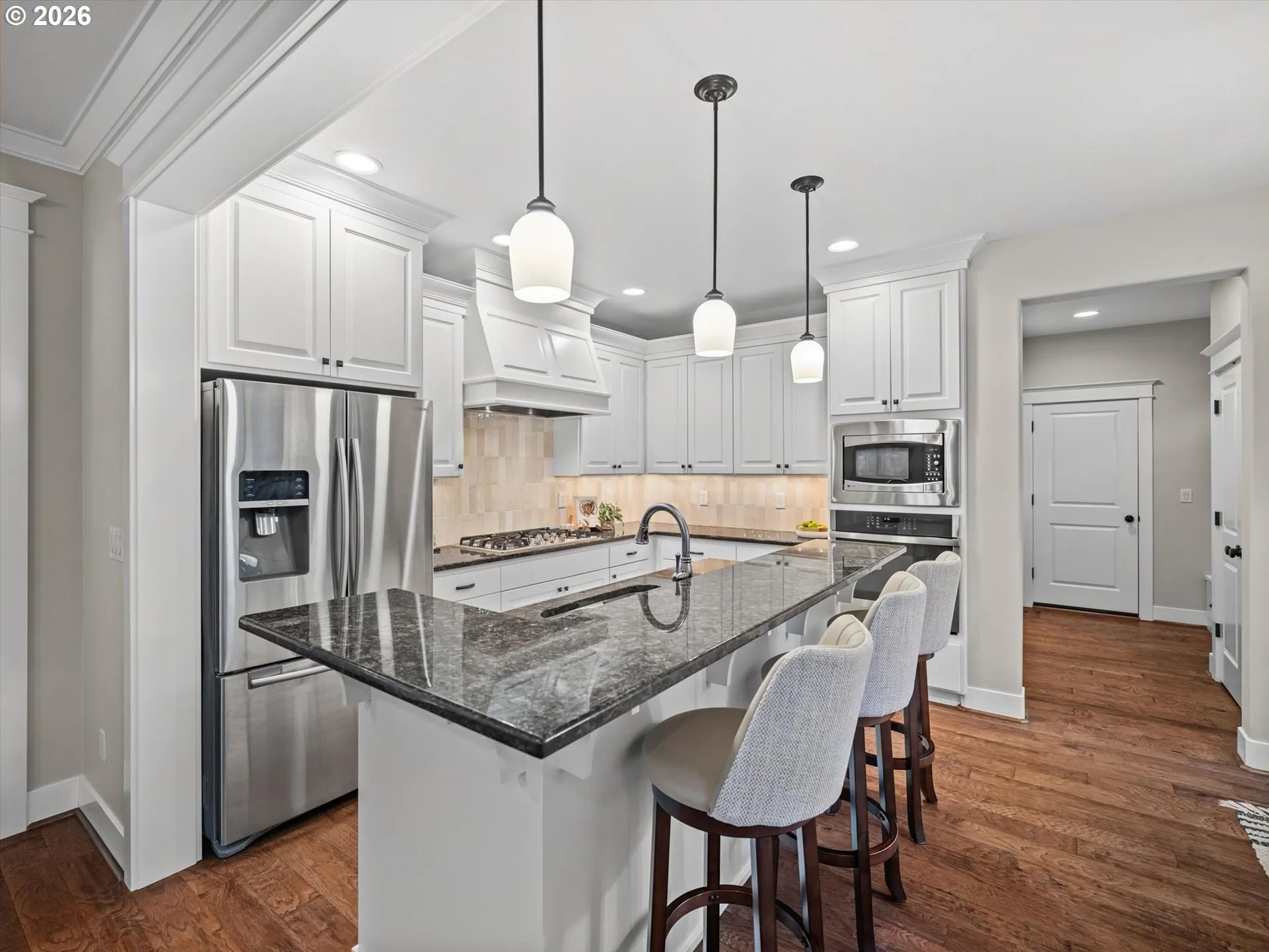 Kitchen-Breakfast Bar