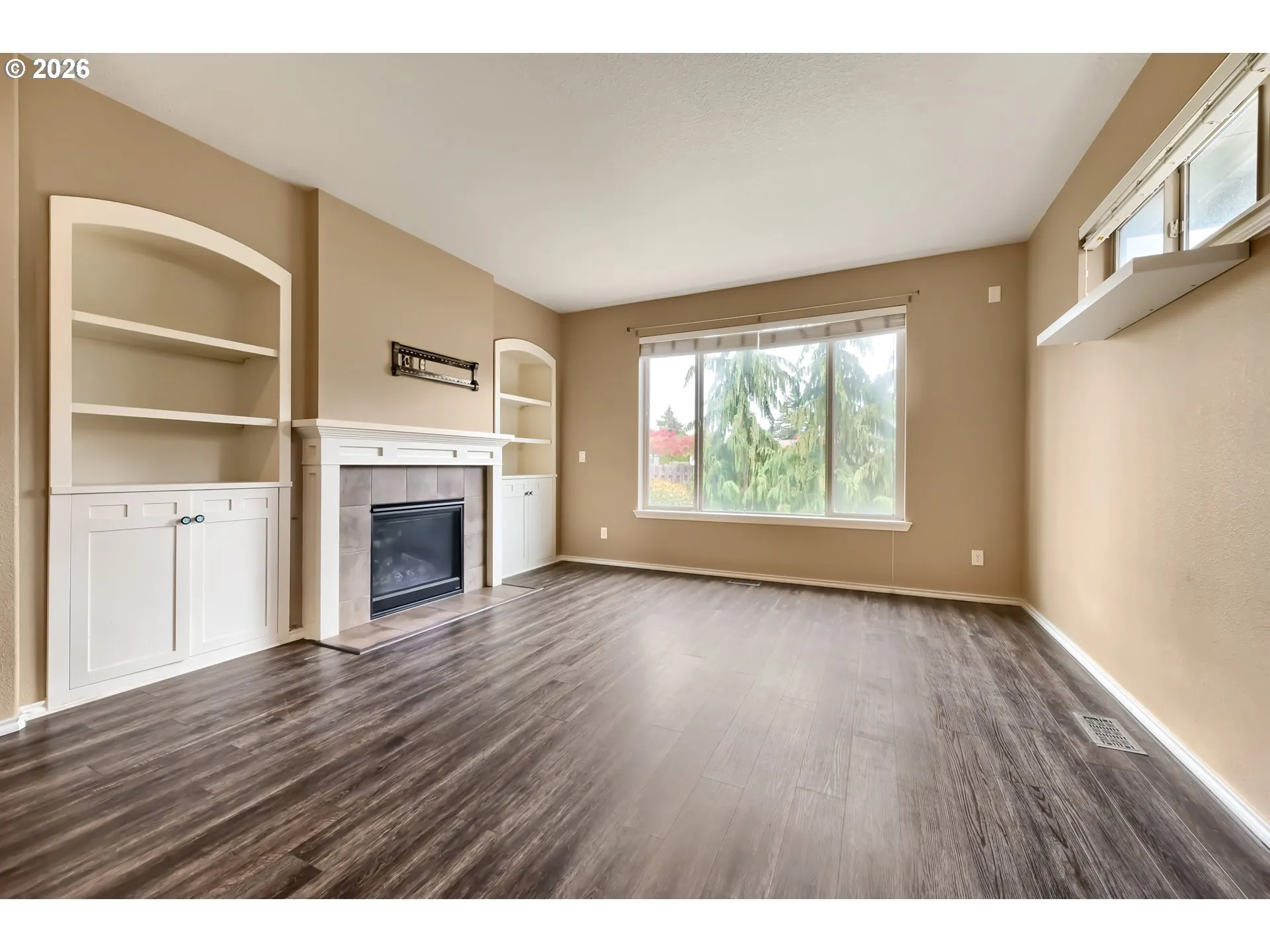 Living Room-Built-In Shelving