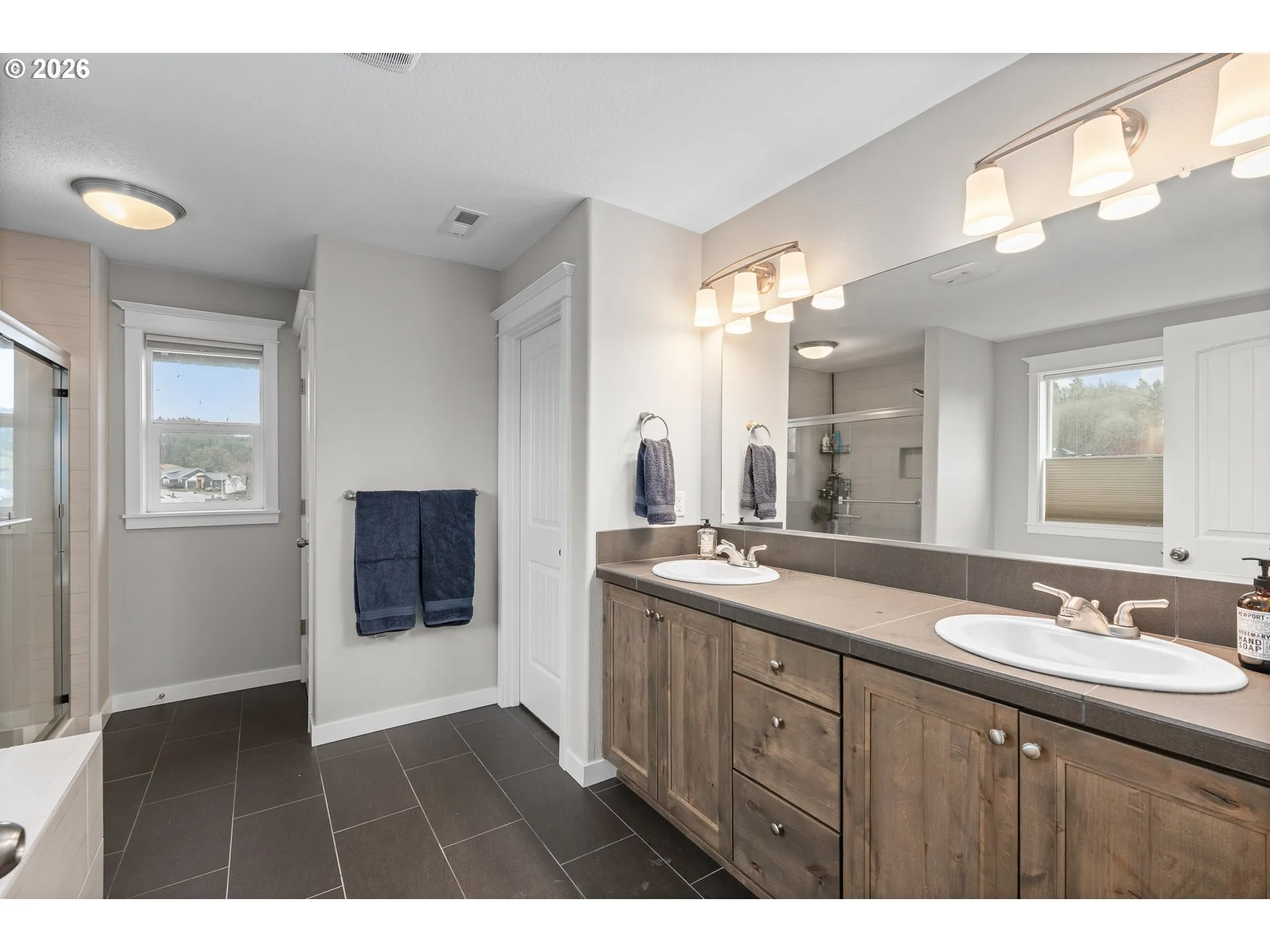 En Suite Bathroom-Upper