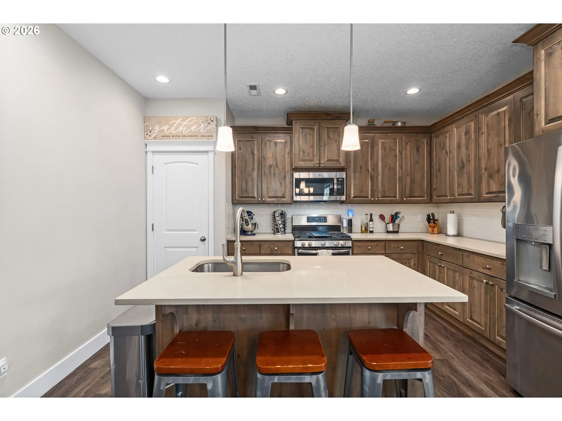 Kitchen-Breakfast Bar
